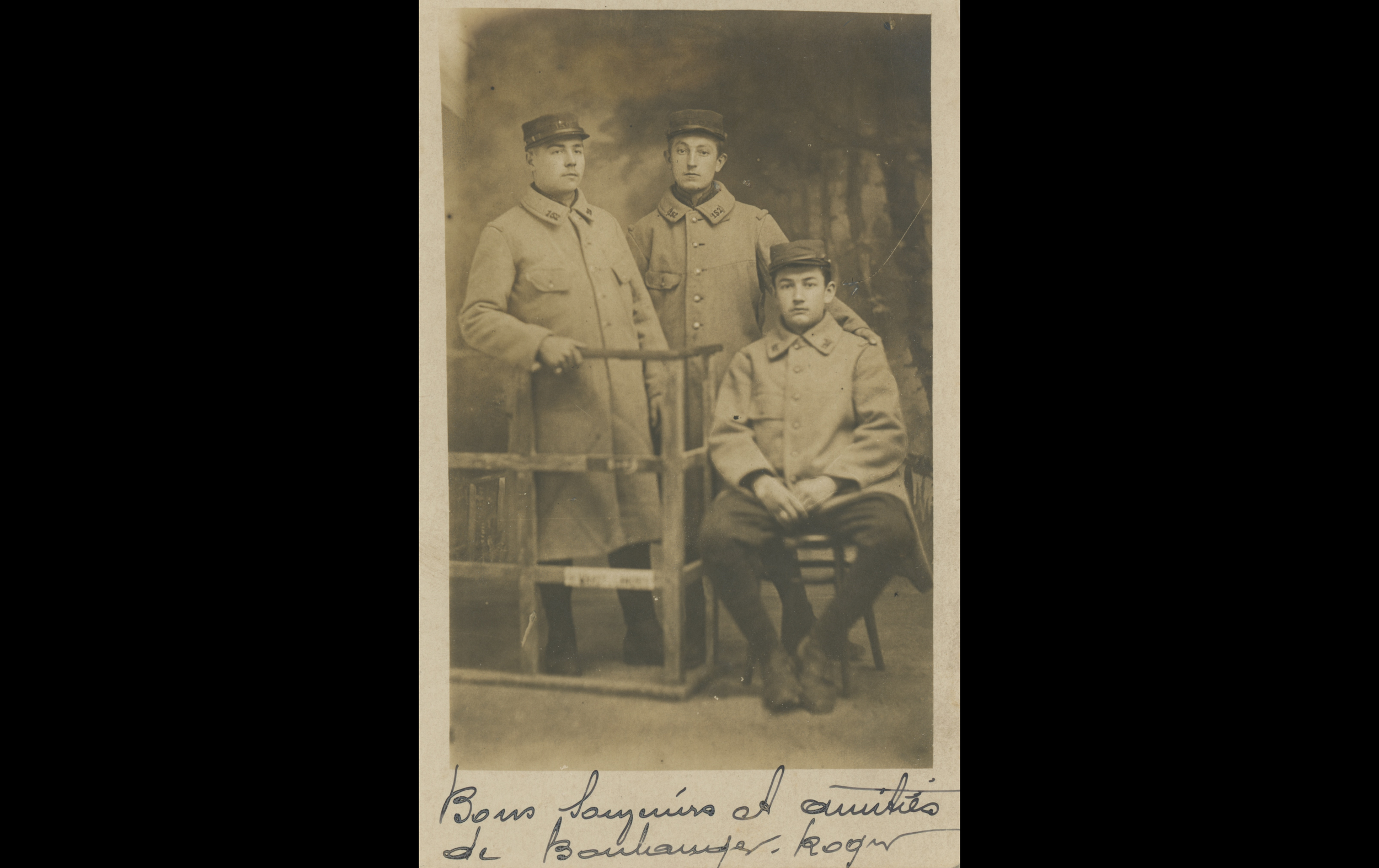 (16.29.A) Group photo of three infantrymen of the 152nd Infantry Regiment
Date: c.1916
Location: Studio
Unit: 152nd Infantry Regiment
Author: Paul Roger BOULANGER
Present in the photo: 
1. Paul Roger BOULANGER (Mle 1977)
FM:  tinyurl.com/2p857yce 