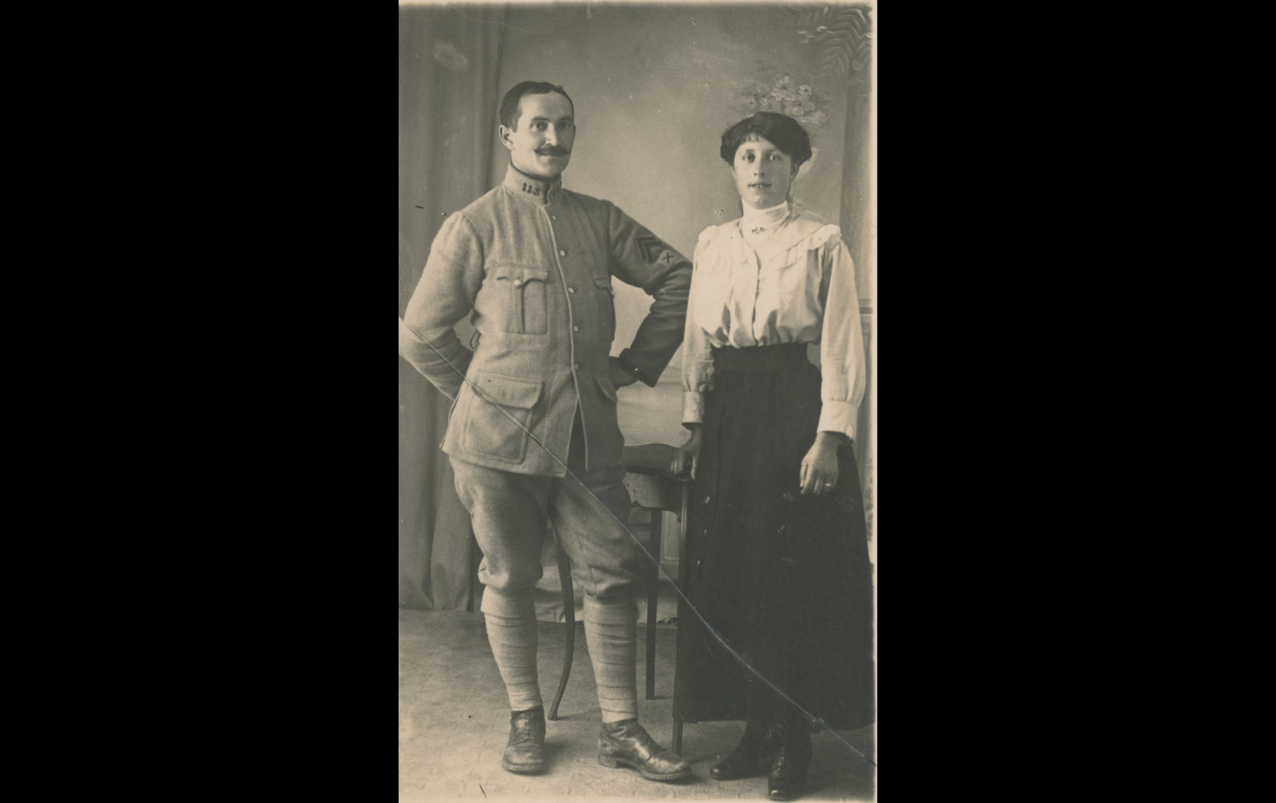 (16.68.A) Portrait of an infantryman of the 113th Infantry Regiment and his wife
Date: July 8th 1916
Location: Studio
Unit: 113th Infantry Regiment
Author: ? 
Present in the photo: ?