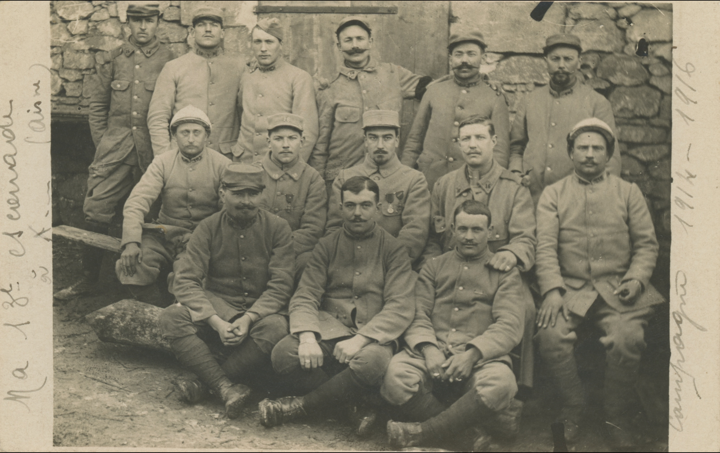 (16.42.A) Group photo of infantrymen of the 16th Infantry Regiment
Date: 1916
Location: Aisne, France (02)
Unit: 16th Infantry Regiment, 13th Squad
Author: ?
Present in the photo: ?
