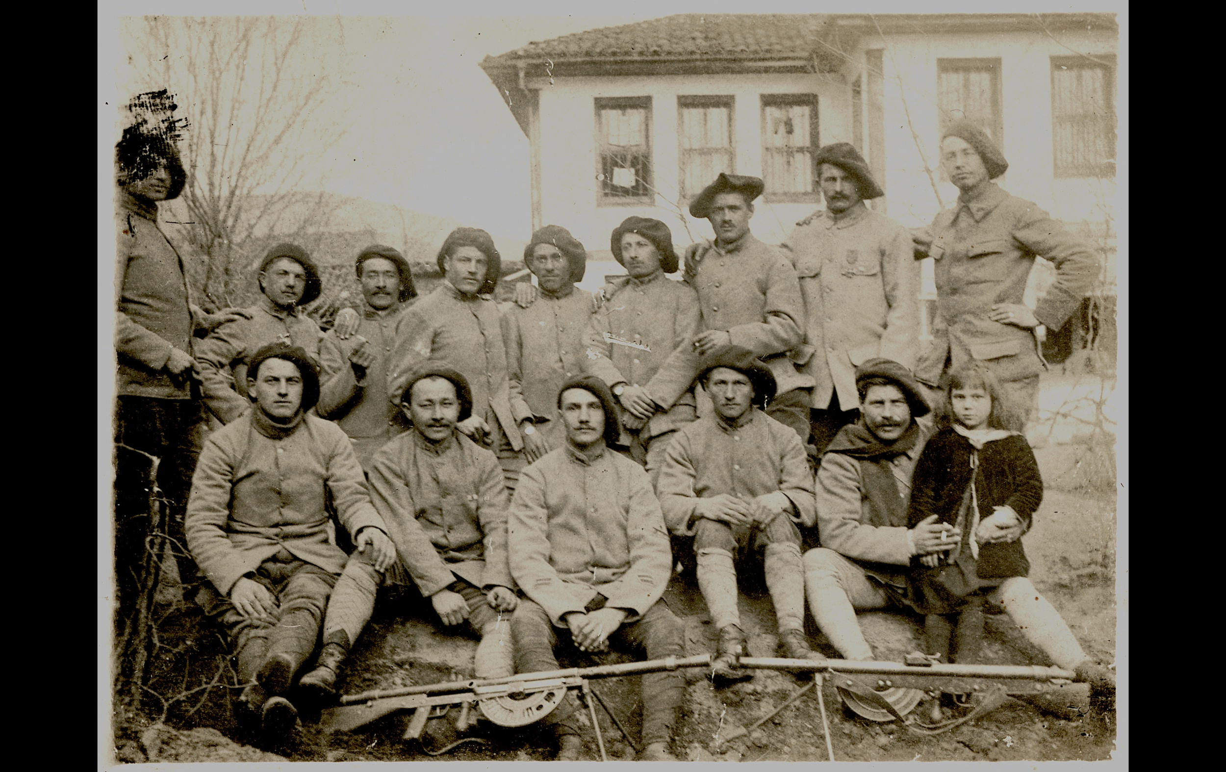 (18.8.A) Group photo of infantrymen with their Chauchats
Date: February 12th 1918
Location: Monastir, Tunisia
Unit: ?
Author: ?
Present in the photo: ?