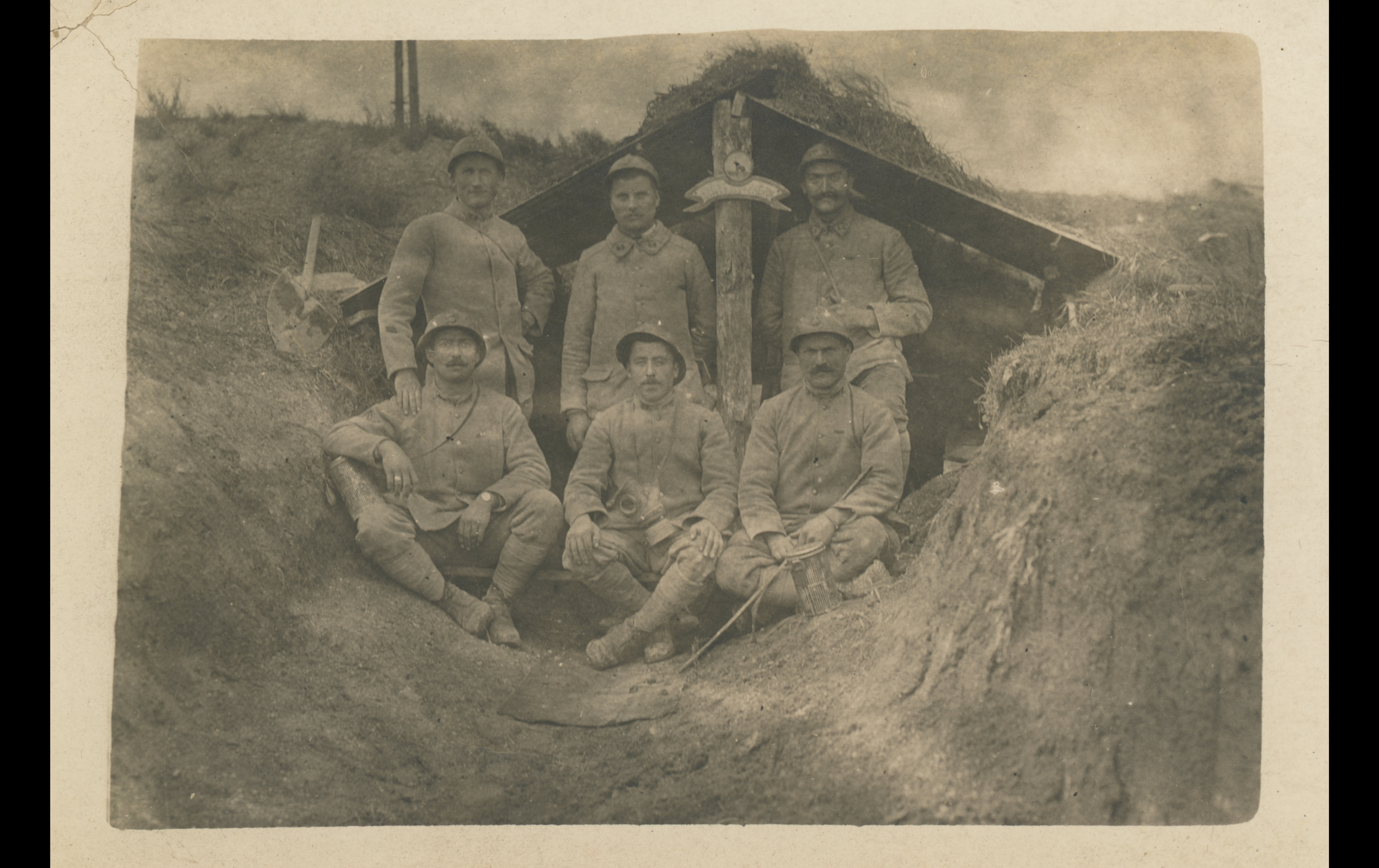 (18.14.A) Group photo of infantrymen of the 65th Infantry Regiment in a trench
Date: c.1918
Location: ?
Unit: 65th Infantry Regiment
Author: ?
Present in the photo: ?