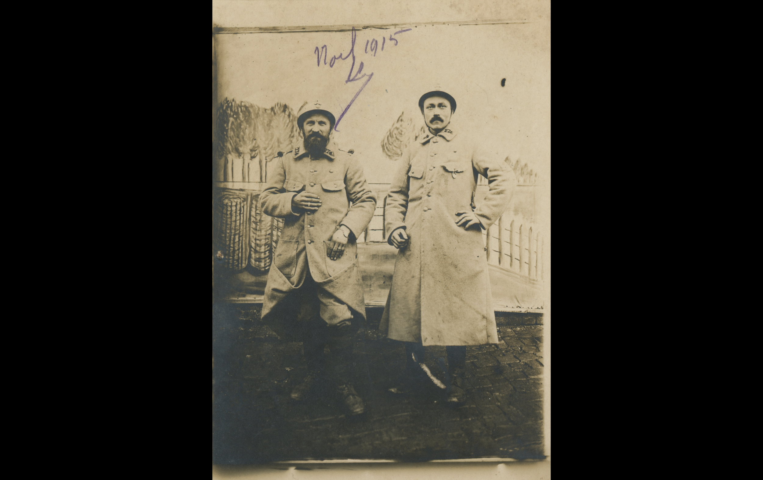 (15.36.A) Photo of two infantrymen of the 274th Infantry Regiment
Date: December 25th 1915
Location: Studio
Unit: 274th Infantry Regiment
Author: Louis Alfred LEPOIL
Present in the photo: 
1. Louis Alfred LEPOIL (Mle 705)
FM:  tinyurl.com/hhdp2u83 