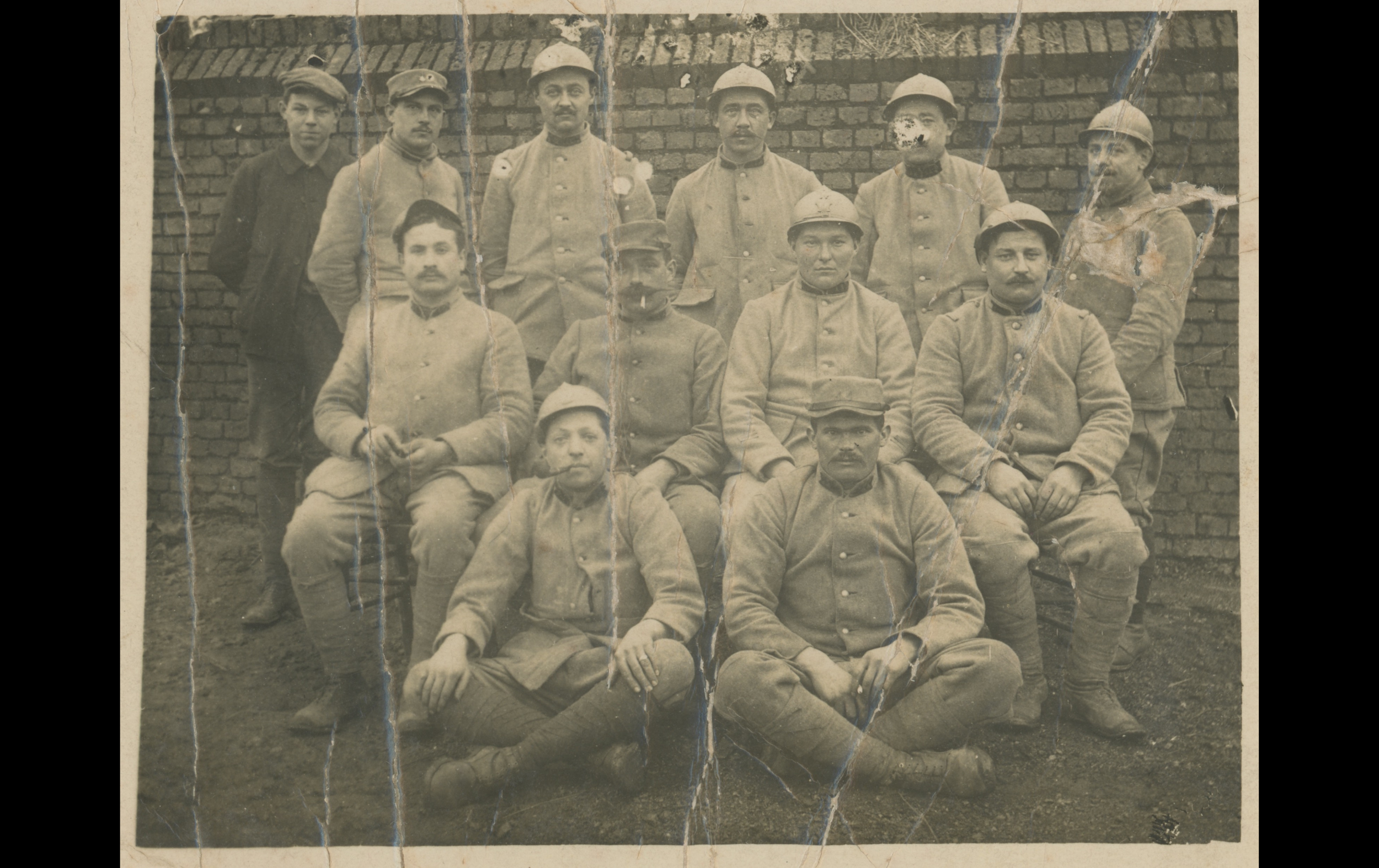 (16.62.A) Group photo of engineers of the 11th Génie Regiment
Date: January 9th 1916
Location: ?
Unit: 11th Génie Regiment
Author: ?
Present in the photo: ?