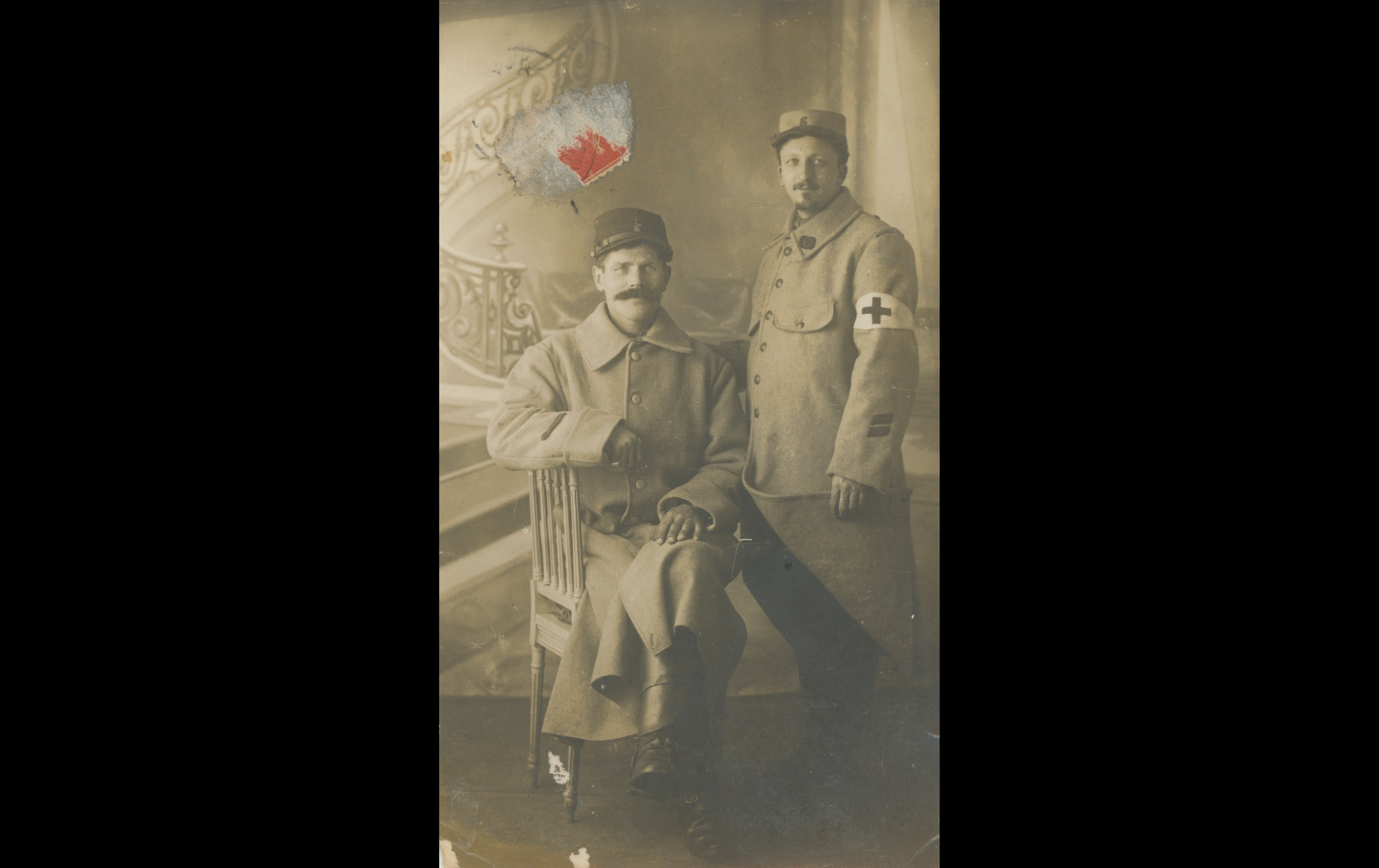 (15.31.A) Photo of two soldiers in a studio 
Date: c.1915
Location: Studio
Unit: Diverse regiments
Author: Eugénie CHAUVIN
Present in the photo: 
1. Bénoni Edouard BOUCHEZ (Mle 2307)
FM:  tinyurl.com/33mnn9pe 
2. Fernand Gustave BOUCHEZ (Mle 1867)
FM
