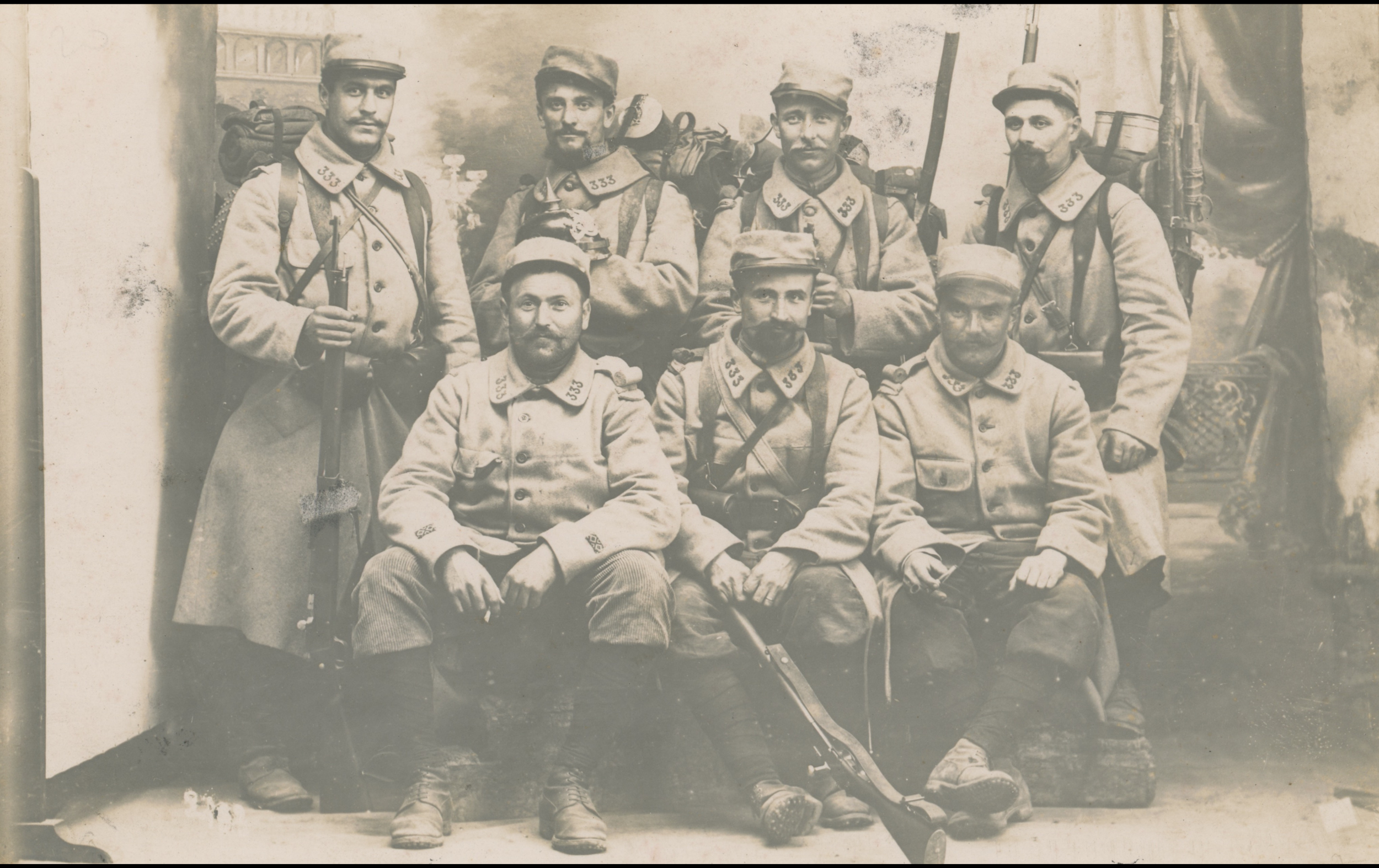 (15.7.A) Group photo of infantrymen of the 333rd Infantry Regiment
Date: May 9th 1915
Location: Studio
Unit: 333rd Infantry Regiment
Author: ?
Present in the photo: ?