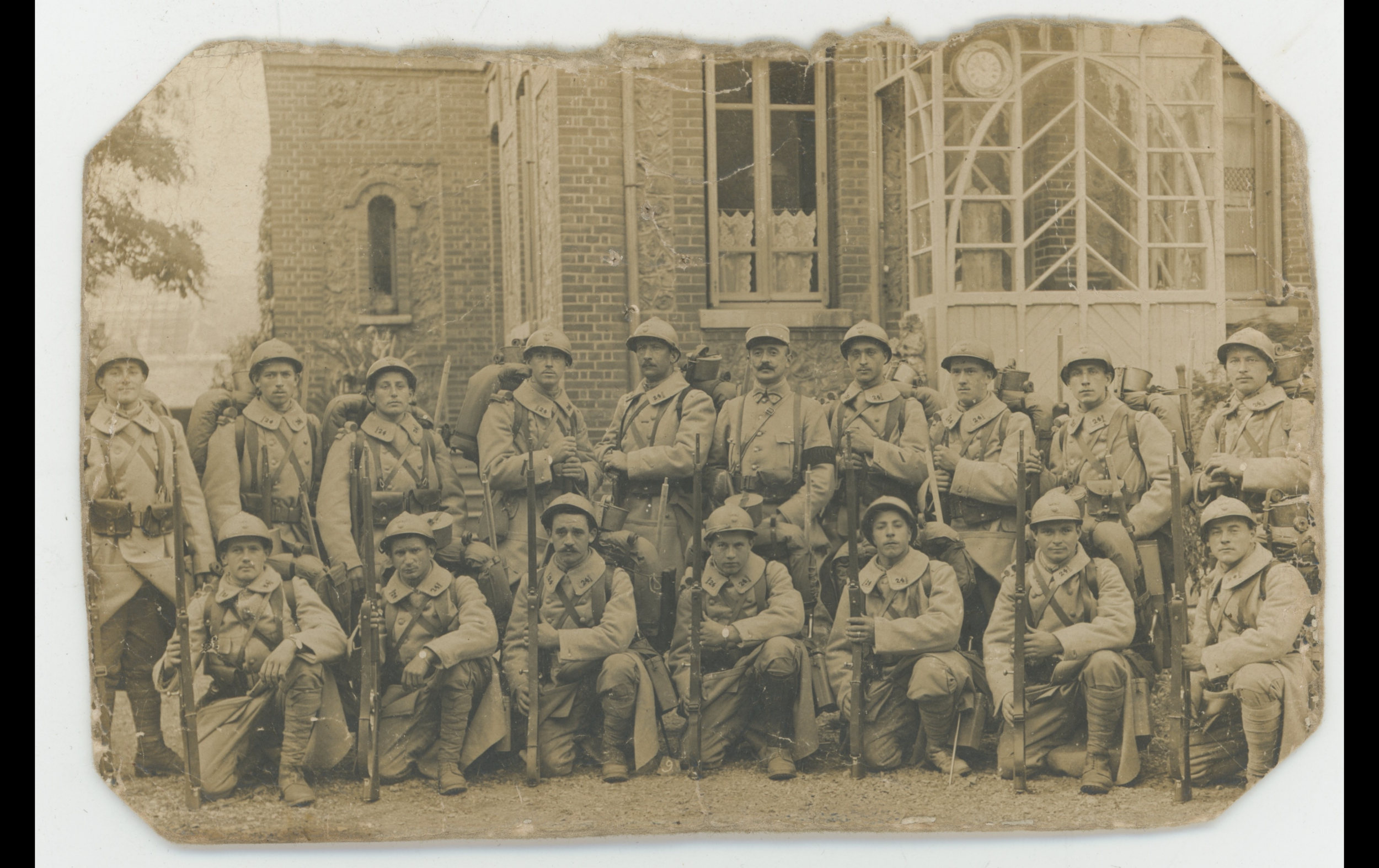 (17.18.1.A) Group photo of young infantrymen of the 24th Infantry Regiment
Date: September 16th 1917
Location: ?
Unit: 24th Infantry Regiment
Author: ?
Present in the photo: ?