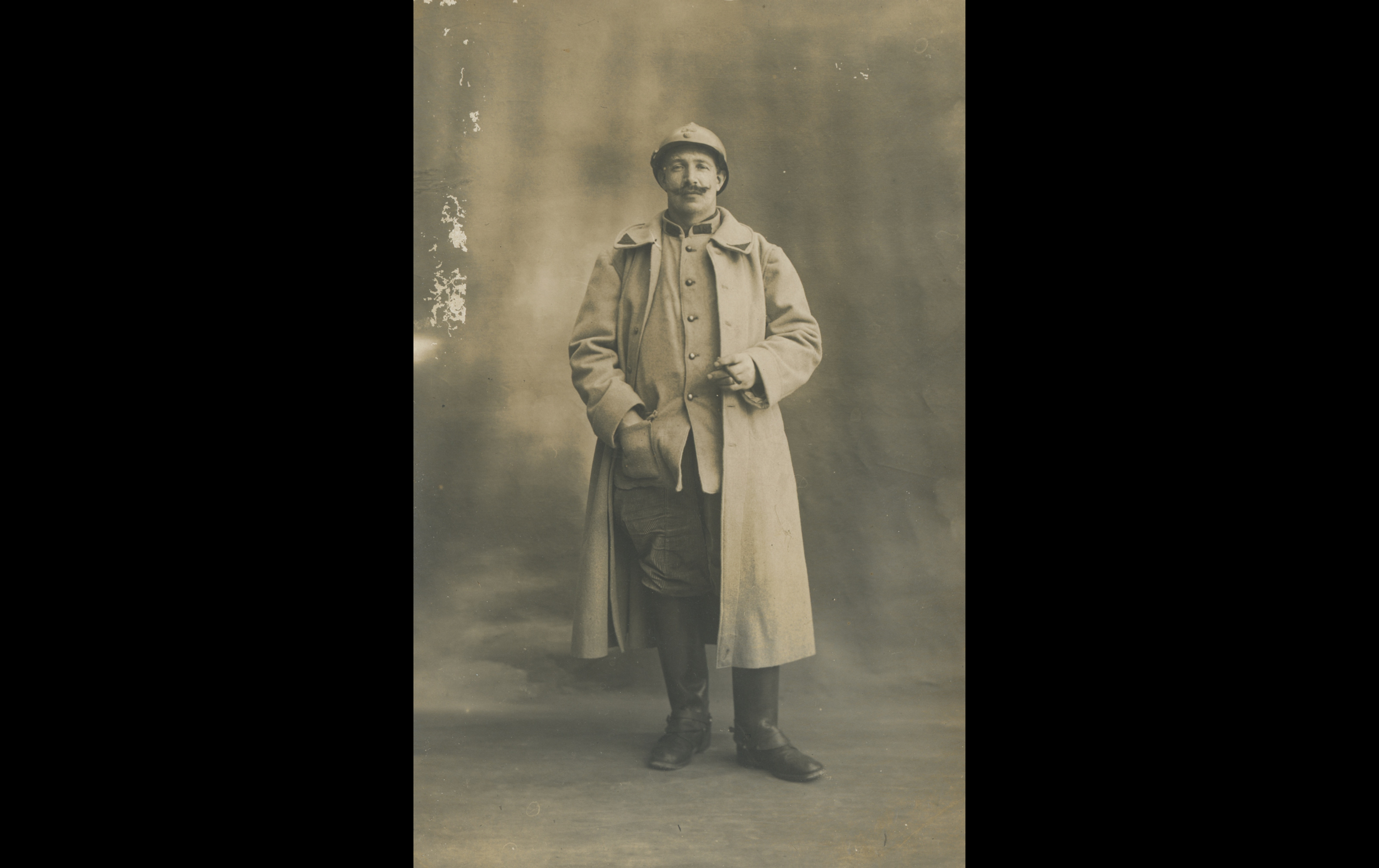 (16.67.A) Portrait of soldier Léon BREUIL
Date: April 1st 1916
Location: Studio
Unit: 19th Territorial Squadron of Trains
Author: Léon BREUIL 
Present in the photo:
1. Léon BREUIL (Mle 1990)
FM:  tinyurl.com/bnu2vsd2f 