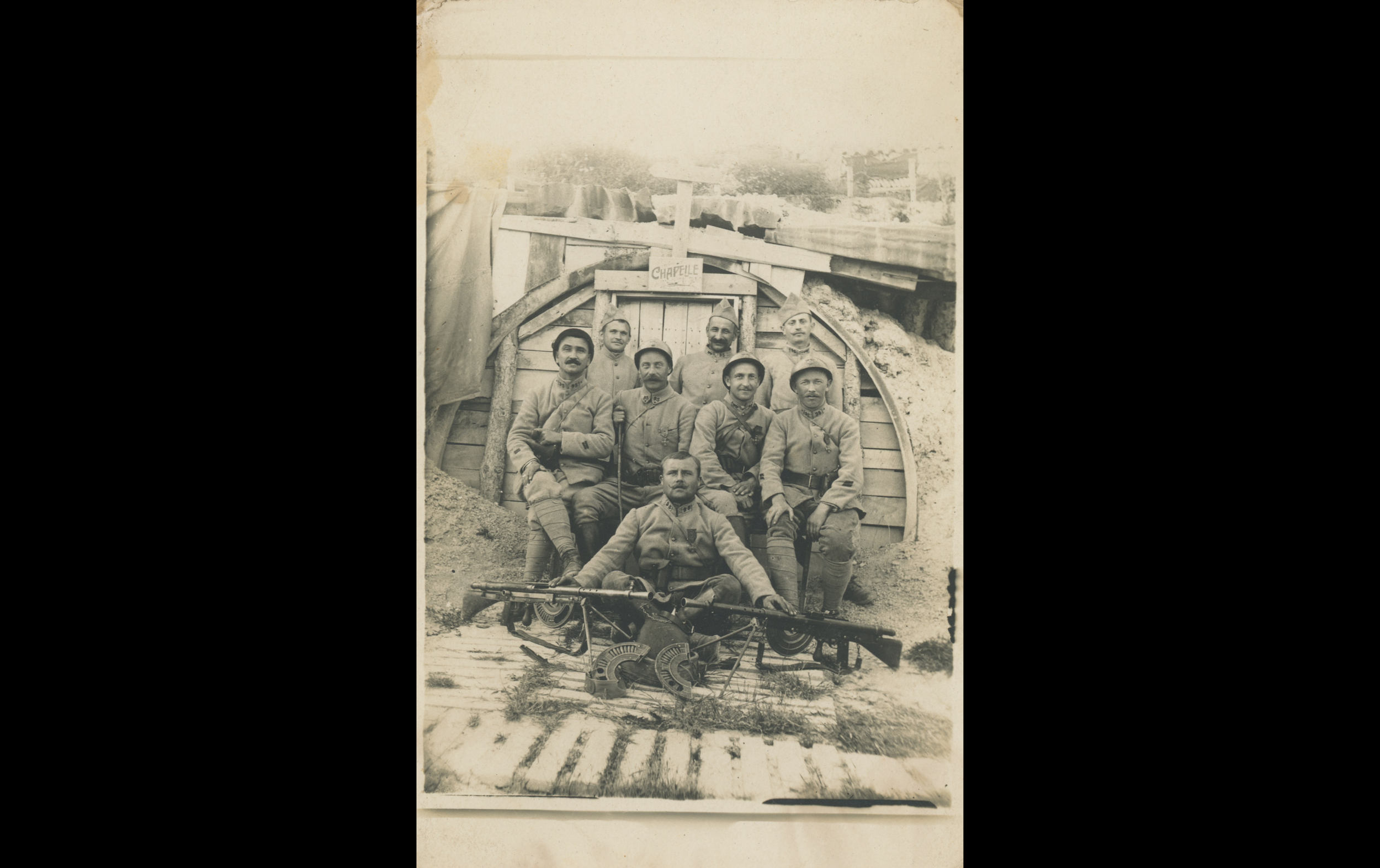 (18.19.2.A) Group photo of infantrymen of the 95th Infantry Regiment with their Chauchats
Date: 1918
Location: ?
Unit: 95th Infantry Regiment
Author: ?
Present in the photo: ?