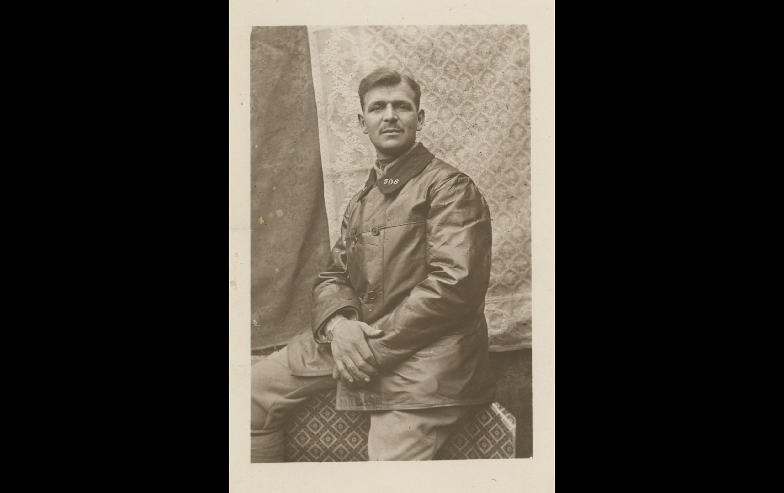 (18.10.A) Portrait of a tanker of the 508th Regiment of Assault Artillery
Date: October 2nd 1918
Location: Studio
Unit: 508th Regiment of Assault Artillery
Author: ?
Present in the photo: ?