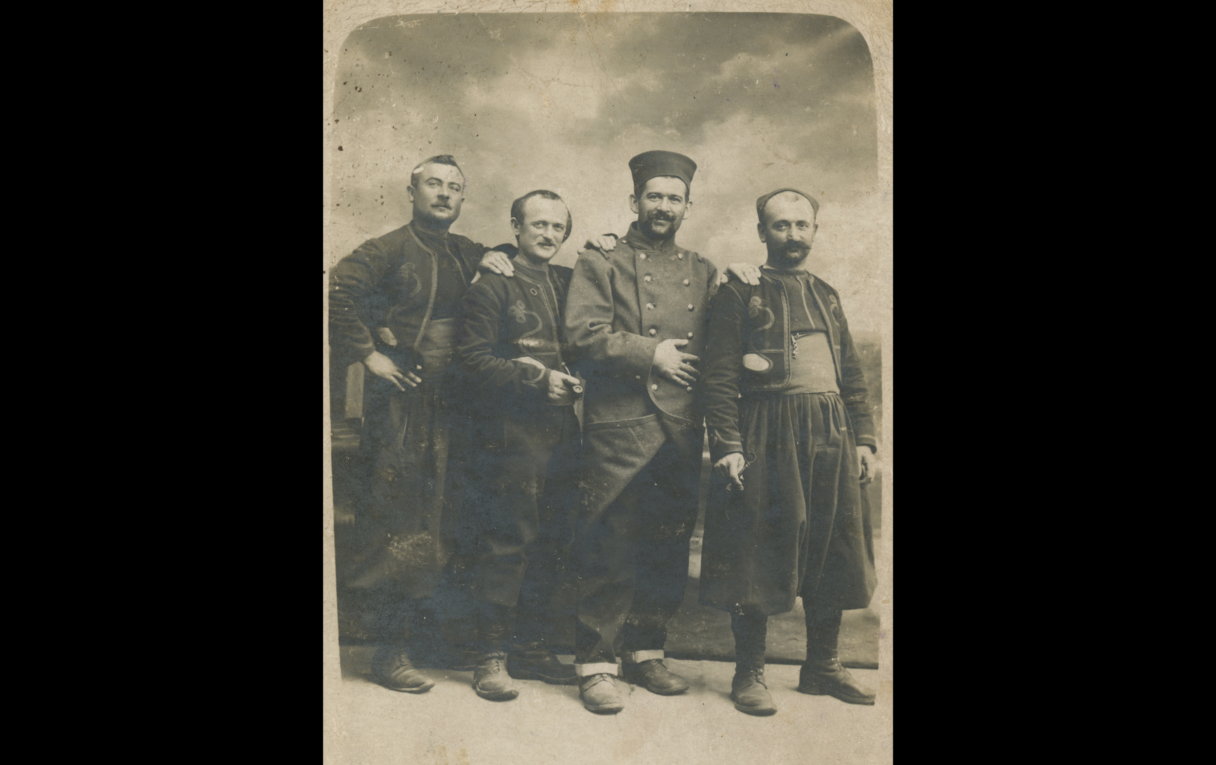 (14.15.A) Group photo of zouaves in a studio
Date: c.1914 - 1915
Location: Studio
Unit: ?
Author: ?
Present in the photo: 
1. Emile Alfred DUMOND (Mle 20)
FM:  tinyurl.com/247fuxv4 
2. Emile Siméon CROUZET (Mle 462)
FM:  tinyurl.com/3mz55zu7 
3. Maur