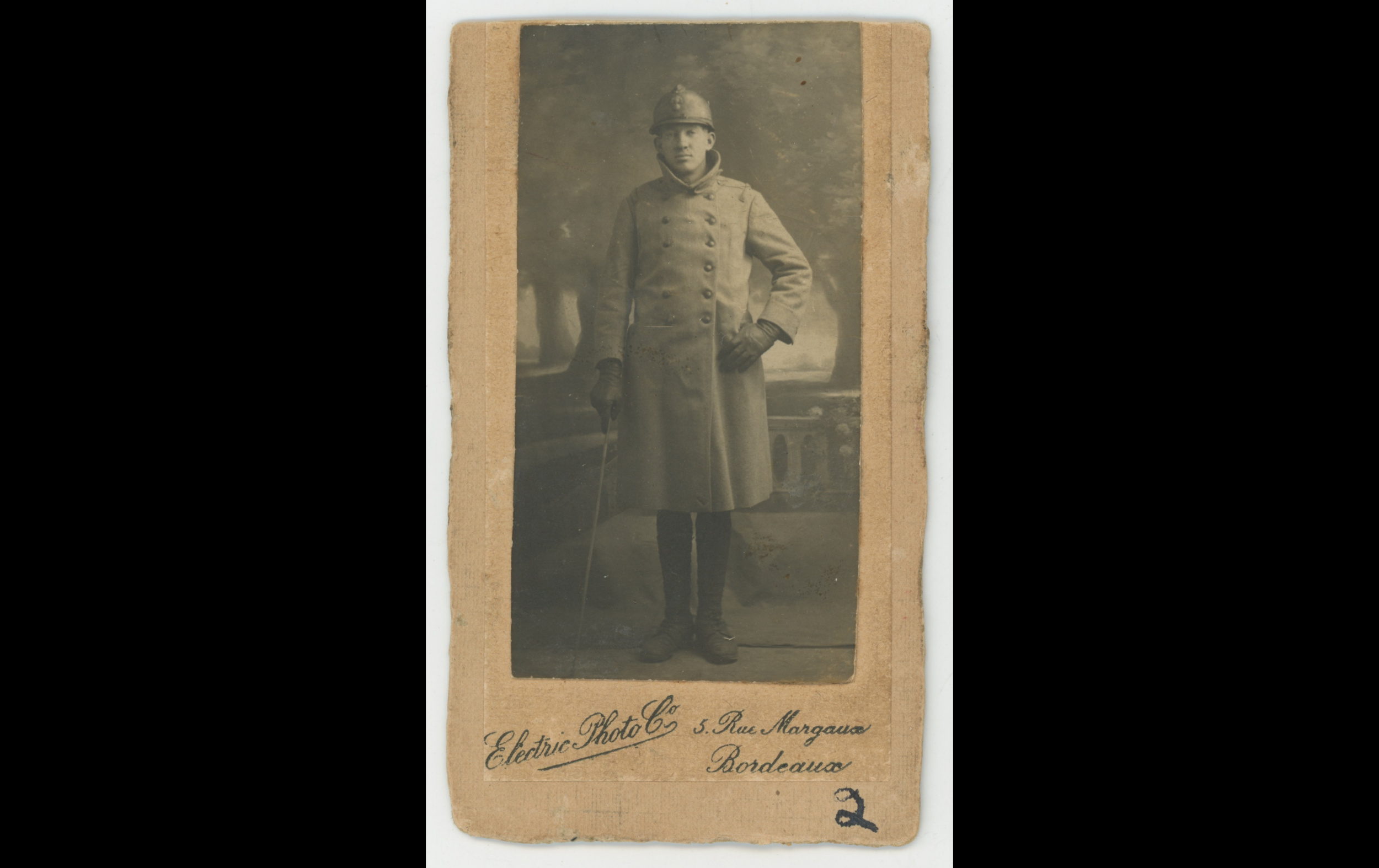 (17.11.A) Portrait of American volunteer John Earl Banks
Date: February 10th 1917
Location: Studio
Unit: ?
Author: ?
Present in the photo: 
1. John Earl Banks (American)