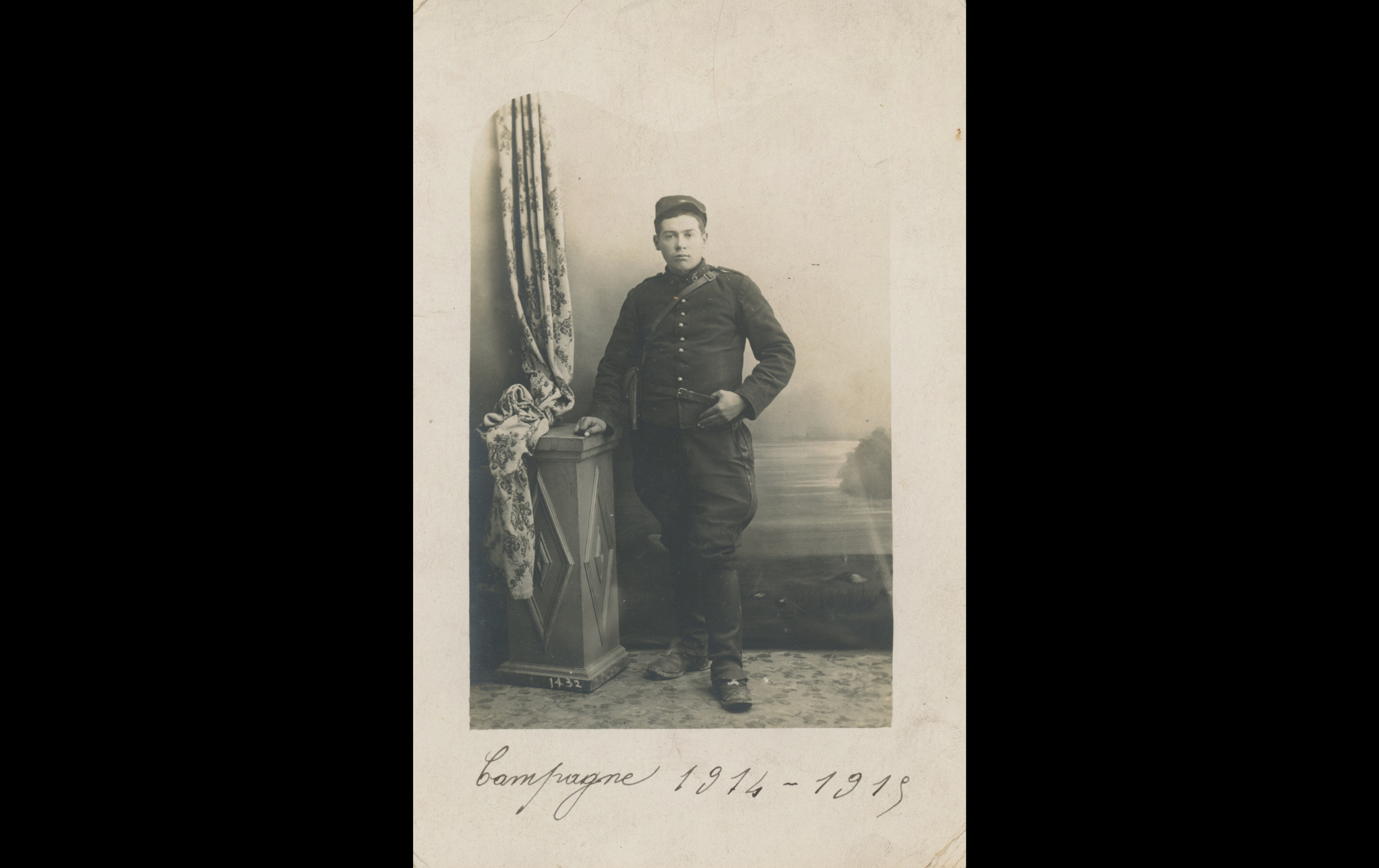(15.44.A) Portrait of artilleryman François Joseph BERGERET
Date: January 3rd 1915
Location: Studio
Unit: 5th Heavy Artillery Regiment
Author: François Joseph BERGERET
Present in the photo:
1. François Joseph BERGERET (Mle 746)
FM:  tinyurl.com/ymbcn