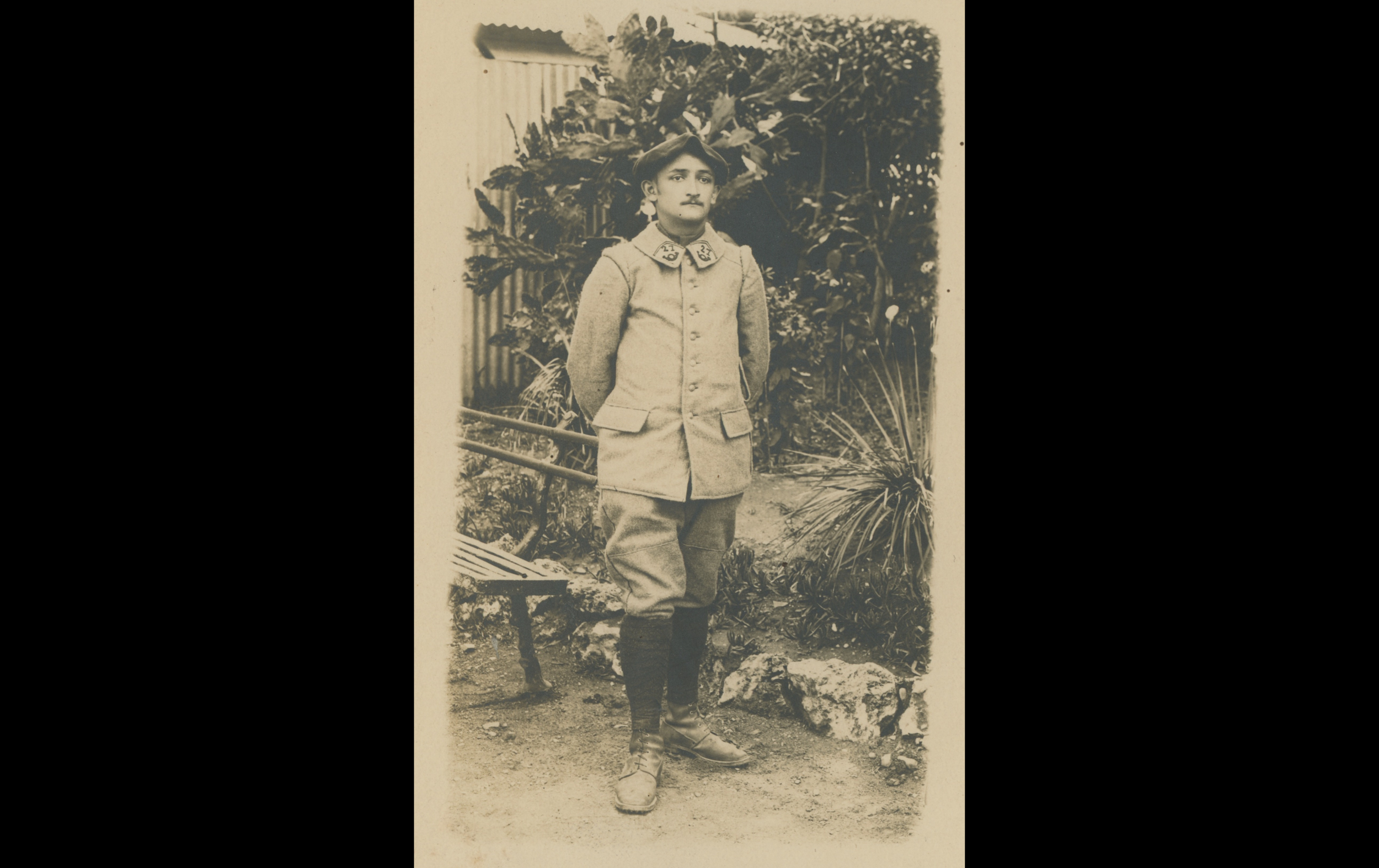 (16.17.A) Portrait of chasseur Emile Justin FASSY
Date: July - August 1916
Location: Menton, France (06)
Unit: 27th Battalion of Alpine Chasseurs
Author: Emile Justin FASSY
Present in the photo: 
1. Emile Justin FASSY (Mle 543)
FM:  tinyurl.com/tt2zk