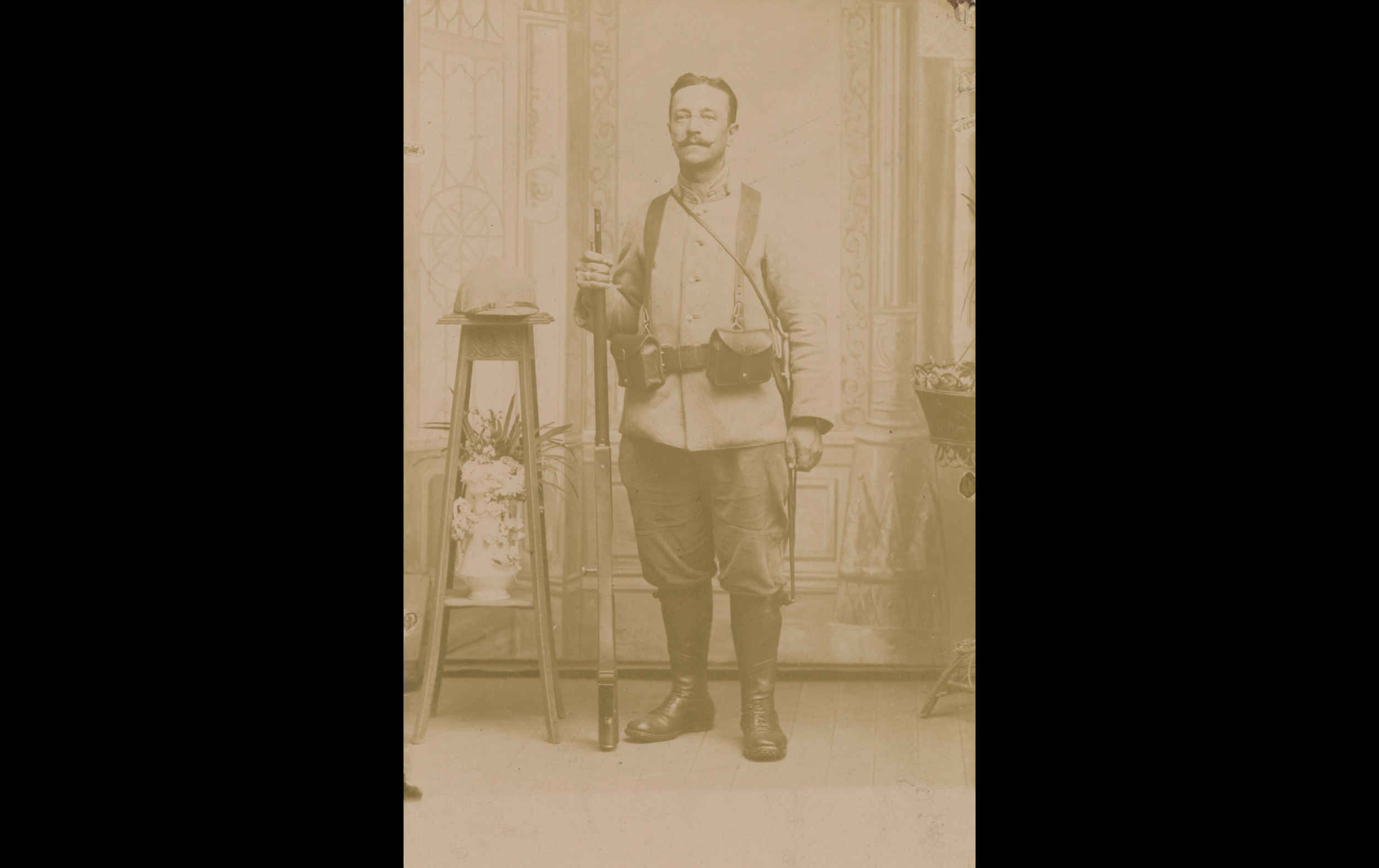 (16.74.A) Portrait of an infantryman of the 291st Territorial Infantry Regiment
Date: c.1916
Location: Studio
Unit: 291st Territorial Infantry Regiment
Author: ? 
Present in the photo: ?