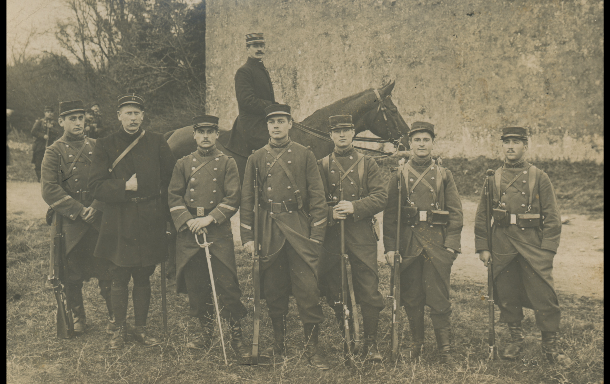 (14.14.A) Group photo of infantrymen of the 14th Infantry Regiment
Date: c.1913
Location: Toulouse, France (31)
Unit: 14th Infantry Regiment
Author: ?
Present in the photo: ?