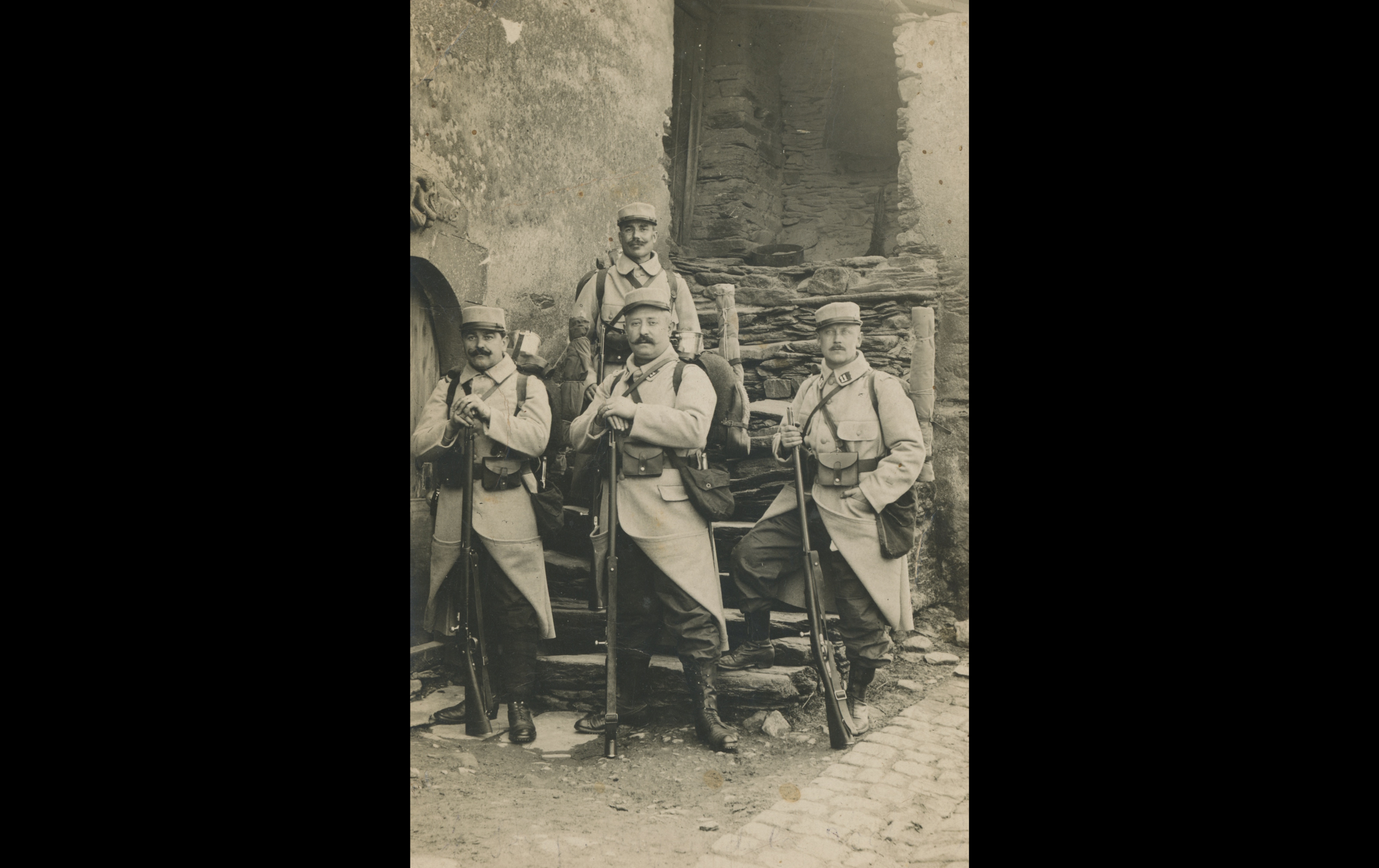 (15.17.A) Group photo of infantrymen of the 11th Territorial Infantry Regiment
Date: April 2nd 1915
Location: ?
Unit: 11th Territorial Infantry Regiment
Author: Ulysse Avit Raimond PINCHON
Present in the photo: 
1. Ulysse Avit Raimond PINCHON (Mle 34