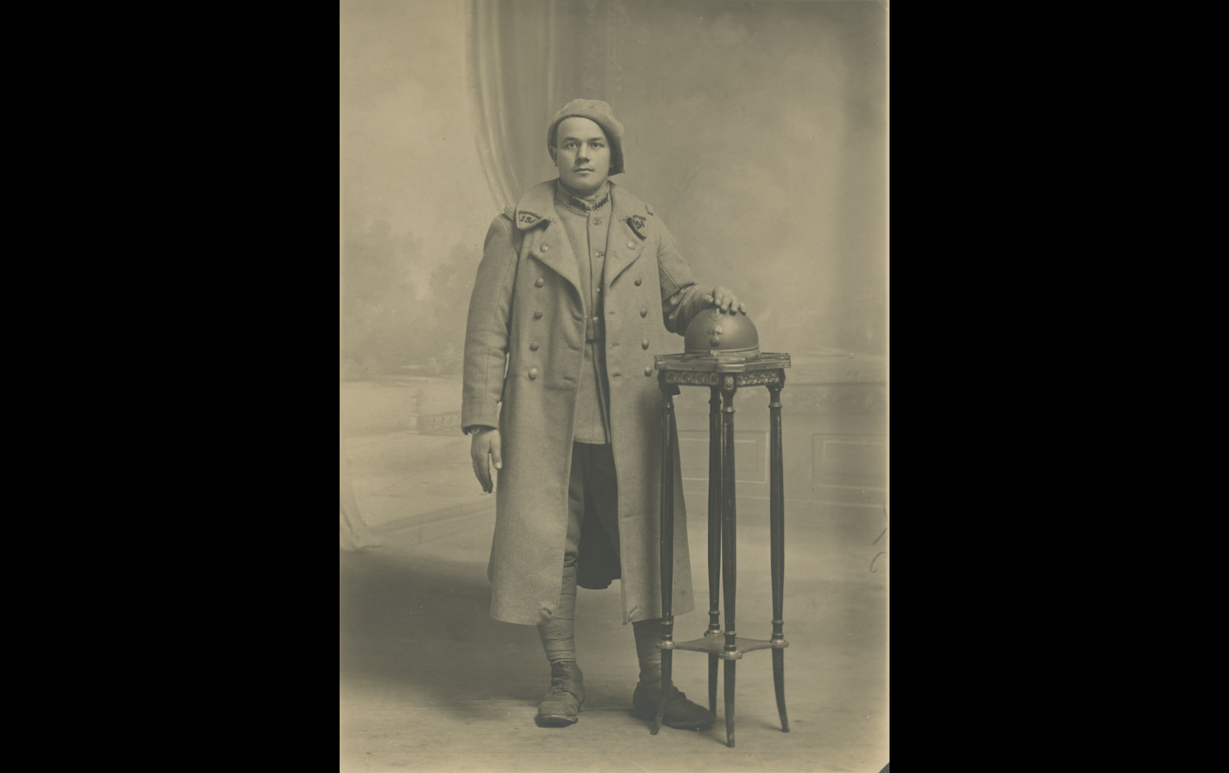(16.45.A) Portrait of an infantryman of the 158th Infantry Regiment
Date: c.1916 - 1917
Location: Studio
Unit: 158th Infantry Regiment
Author: ?
Present in the photo: ?