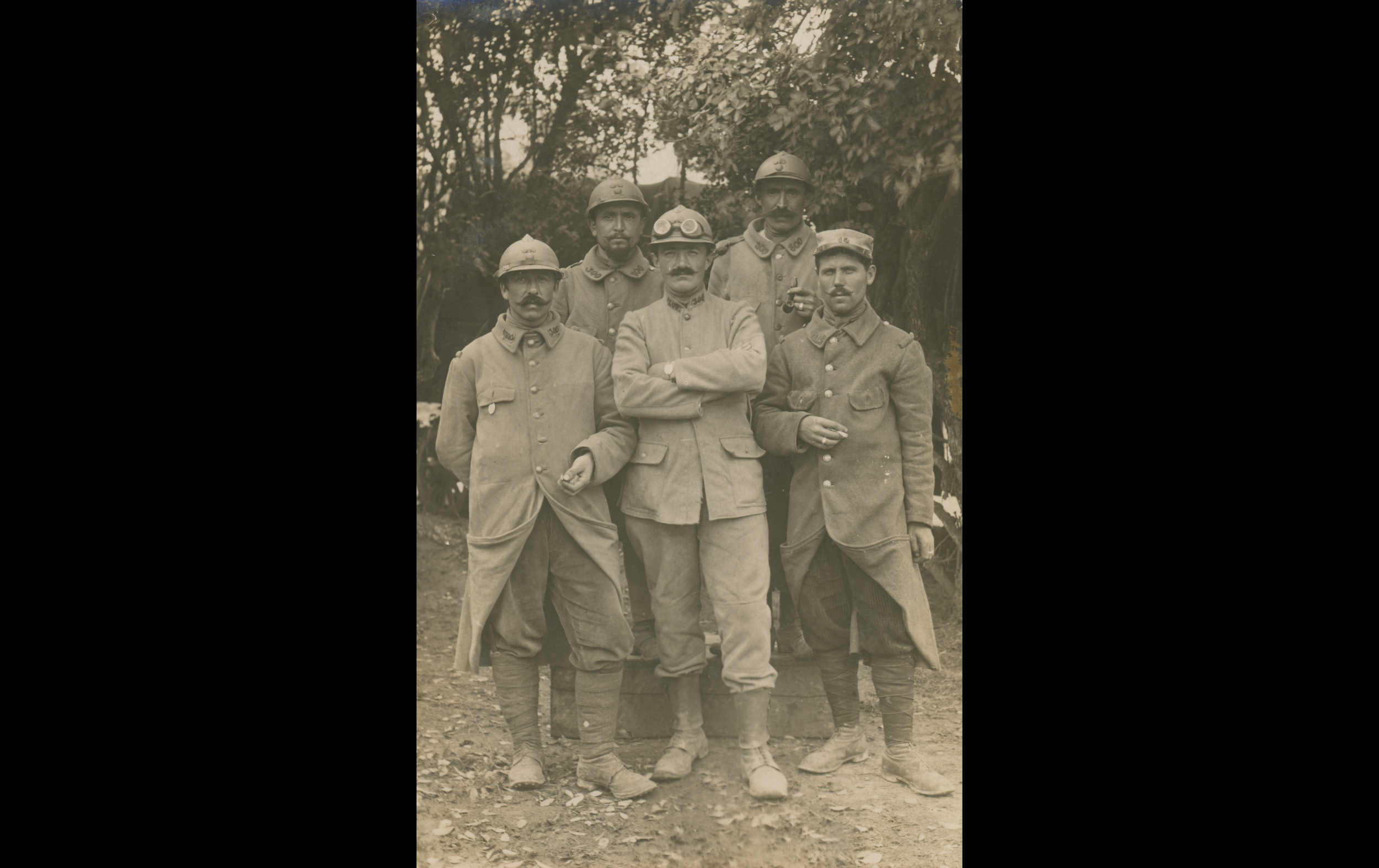 (15.9.A) Group photo of infantrymen of the 300th Infantry Regiment
Date: August 23rd 1915
Location: ?
Unit: 300th Infantry Regiment
Author: Bernard SIMONOT
Present in the photo: 
1. Bernard SIMONOT (Mle 176)
FM:  tinyurl.com/4659xdcm 