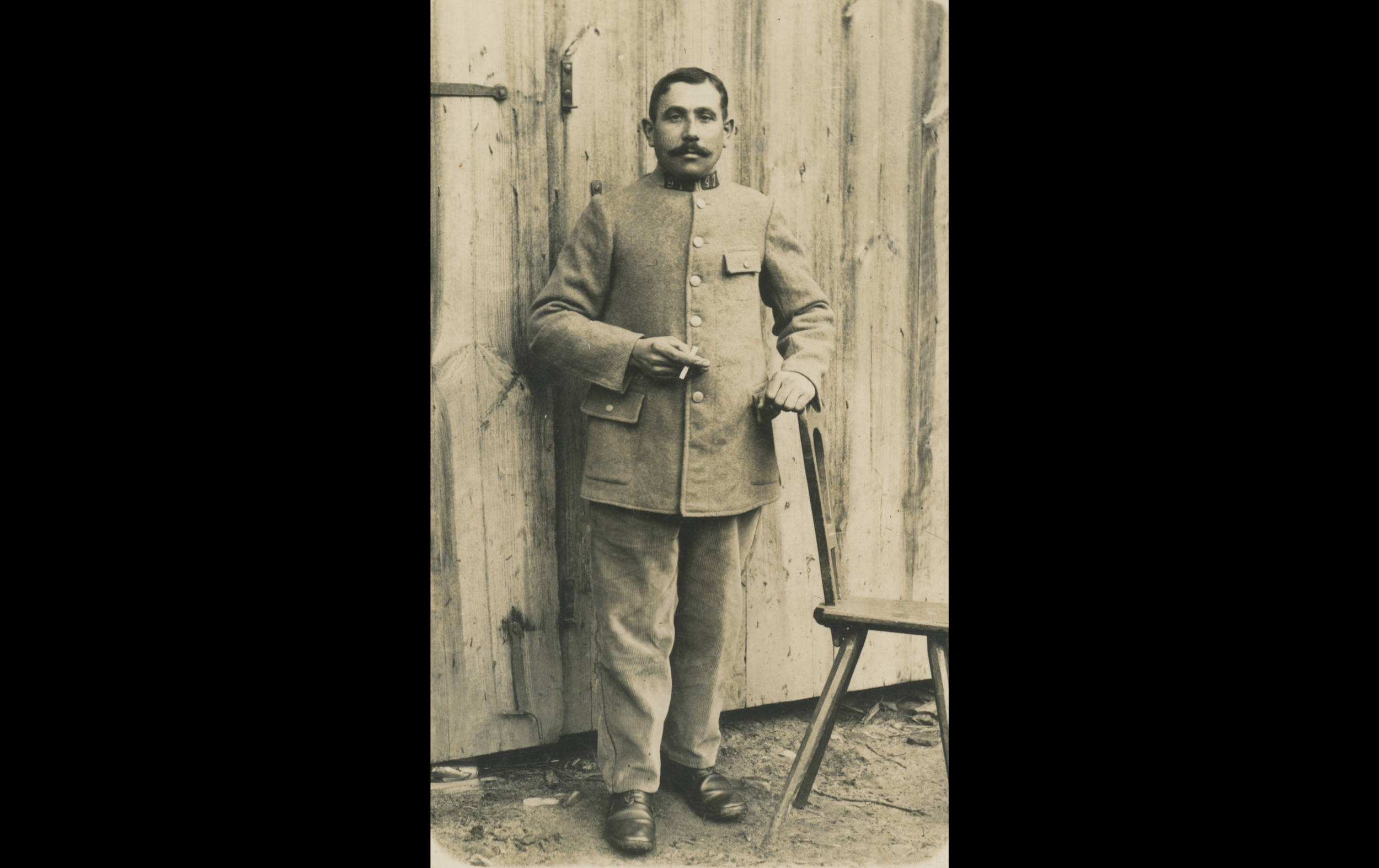 (POW.12.A) Portrait of French prisoner Jean FORT
Date: November 10th 1918
Location: Würzburg, Germany
Unit: 91st Infantry Regiment
Author: Jean FORT
Present in the photo: 
1. Jean FORT (Mle 286)
FM: https://tinyurl.com/39eeb7ez