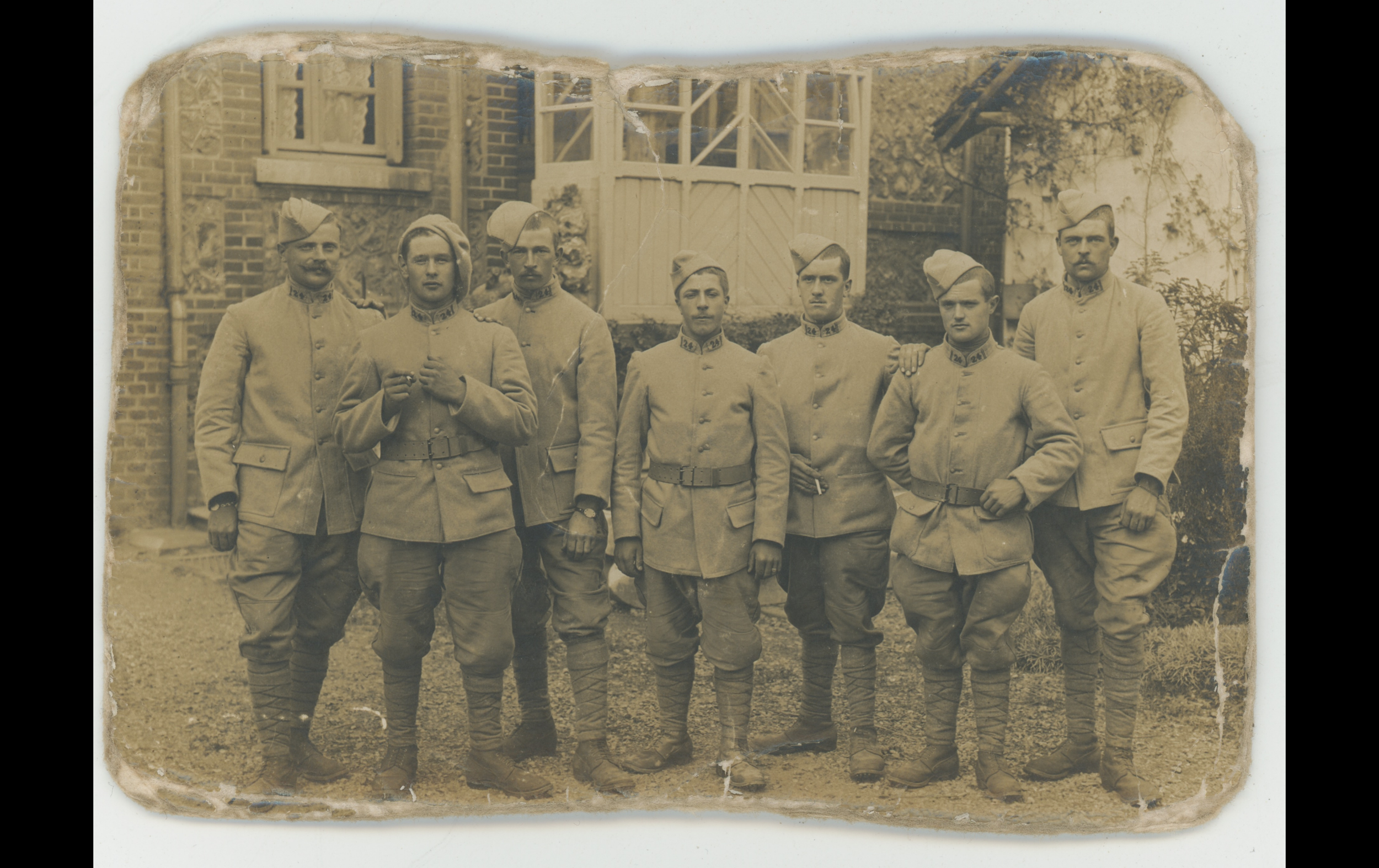 (17.18.2.A) Group photo of young infantrymen of the 24th Infantry Regiment
Date: c.1917
Location: ?
Unit: 24th Infantry Regiment
Author: ?
Present in the photo: ?