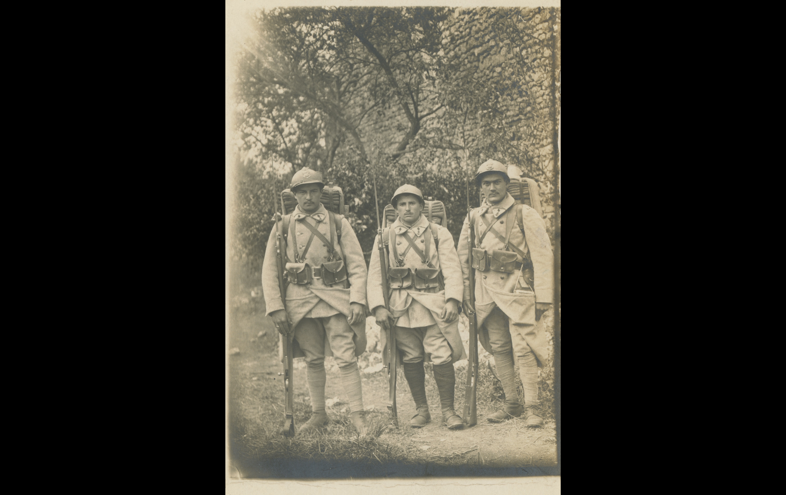 (16.51.A) Group photo of infantrymen of the 4th Colonial Infantry Regiment
Date: c.1916
Location: ?
Unit: 4th Colonial Infantry Regiment
Author: ?
Present in the photo: ?
