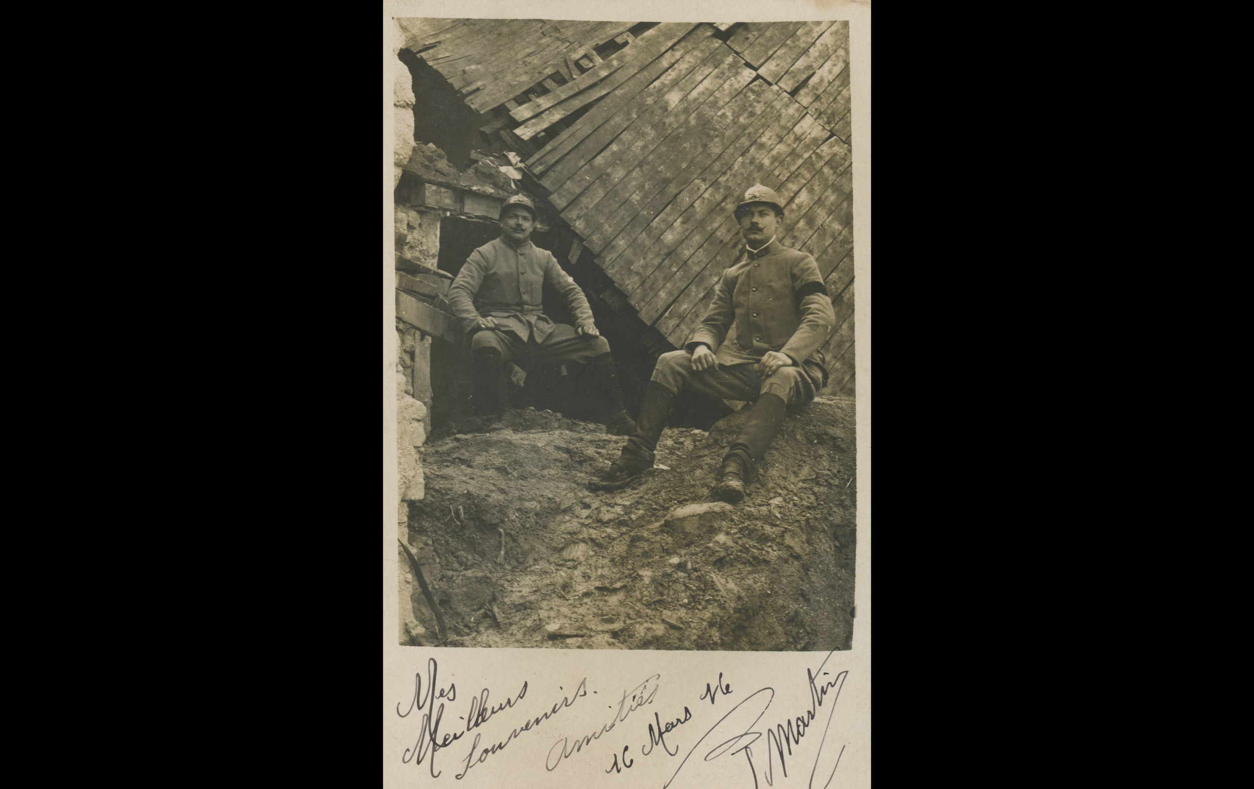 (16.5.A) Photo of two artillerymen of the 46th Field Artillery Regiment
Date: March 1916
Location: Sept-Saulx, France (51)
Unit: 46th Field Artillery Regiment
Author: Léon Paul Alfred MARTIN
Present in the photo: 
1. Léon Paul Alfred MARTIN (Mle 2900