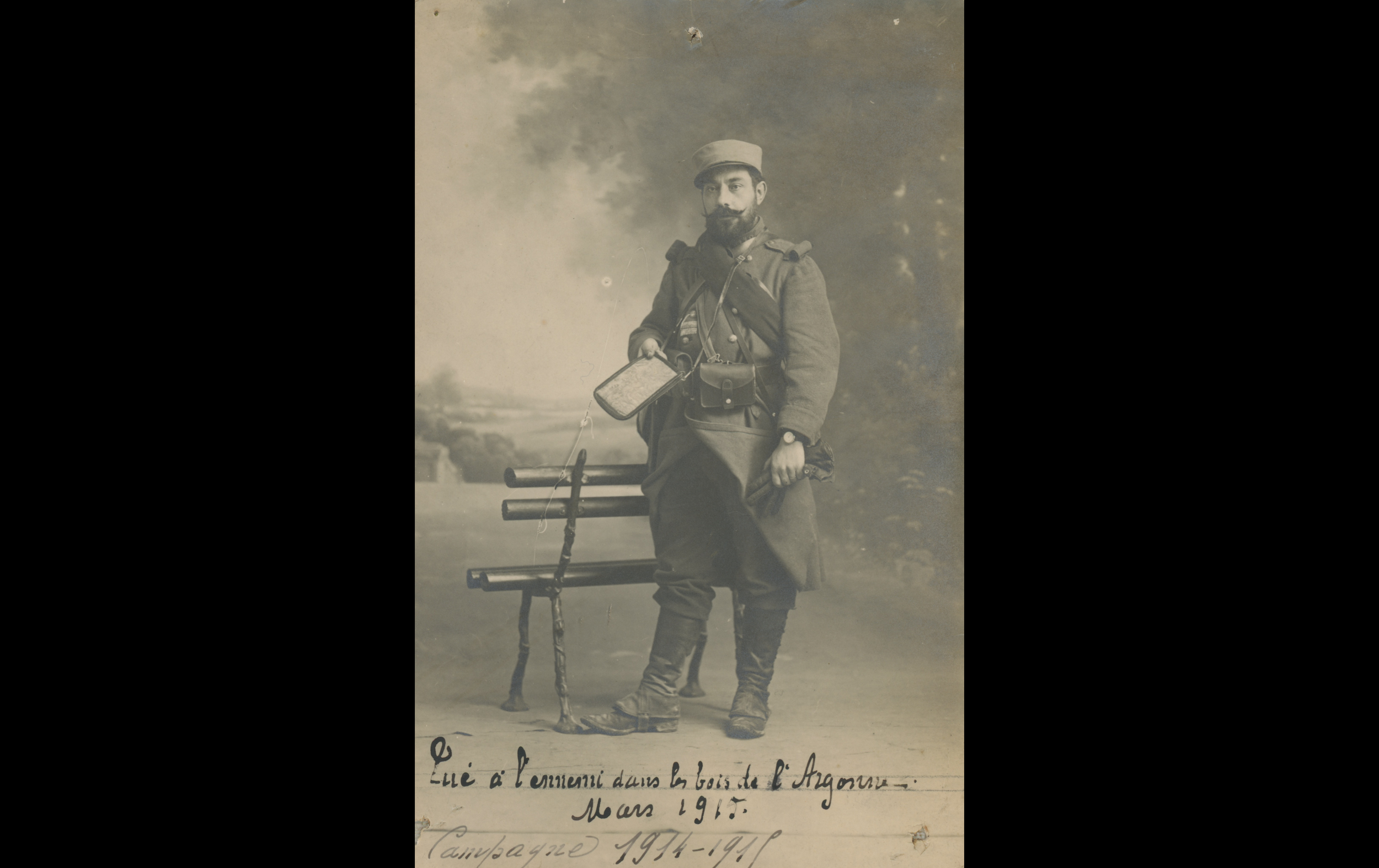 (15.16.A) Portrait of an officer MPLF ?.3.1915 ✝
Date: March 1915
Location: Studio
Unit: ?
Author: ?
Present in the photo: ?