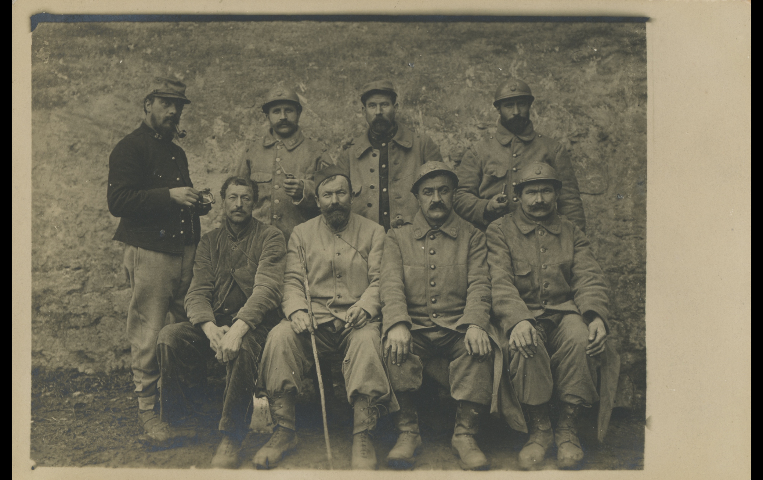 (15.70.A) Group photo of infantrymen of the 33rd Territorial Infantry Regiment
Date: c.1915
Location: ?
Unit: 33rd Territorial Infantry Regiment
Author: ?
Present in the photo: ?