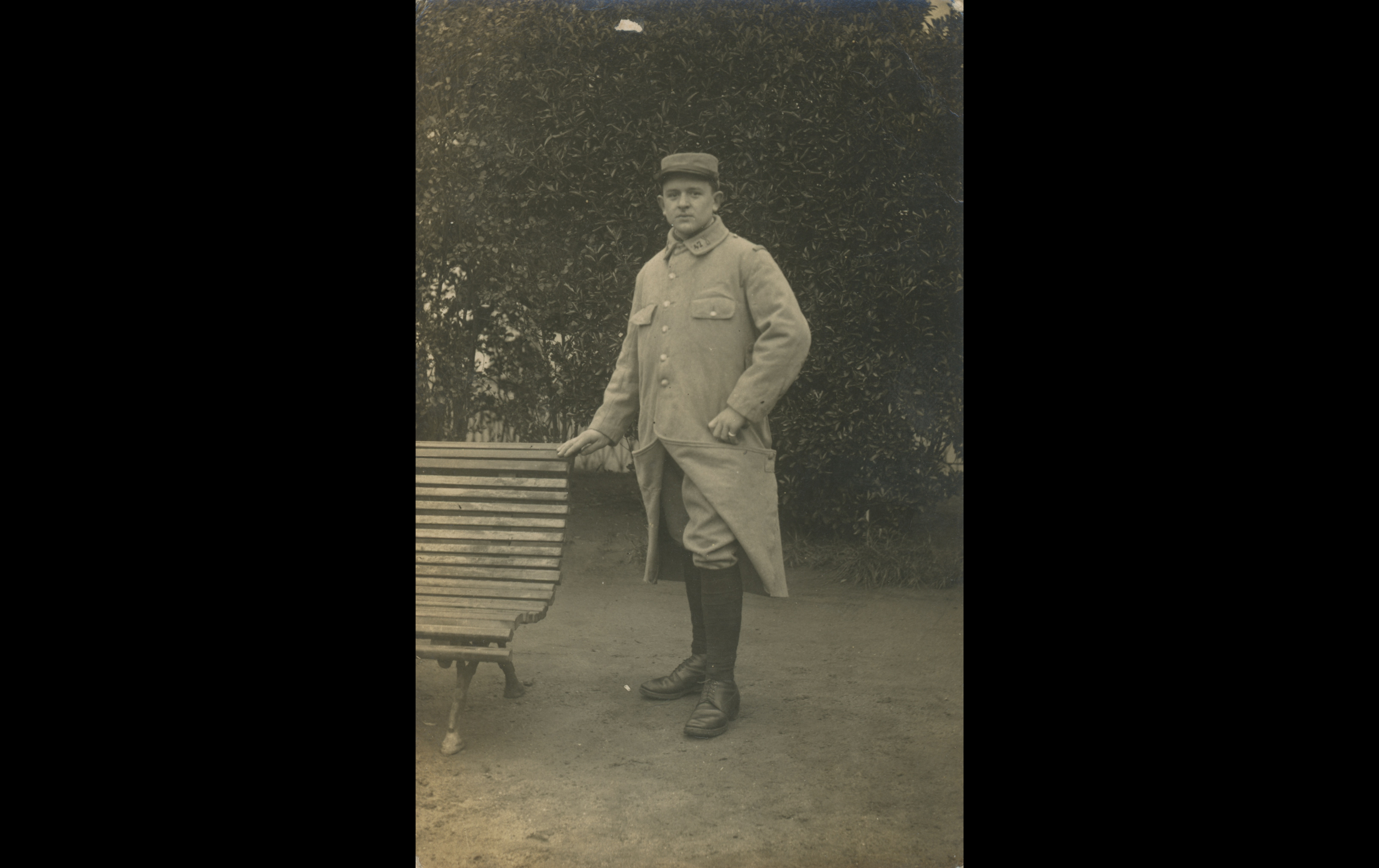 (16.69.A) Portrait of infantryman Louis BILLARD
Date: 1916
Location: Saint-Malo, France (35)
Unit: 47th Infantry Regiment
Author: Louis BILLARD 
Present in the photo:
1. Louis BILLARD (Mle 3997)
FM:  tinyurl.com/2p87x4hn 