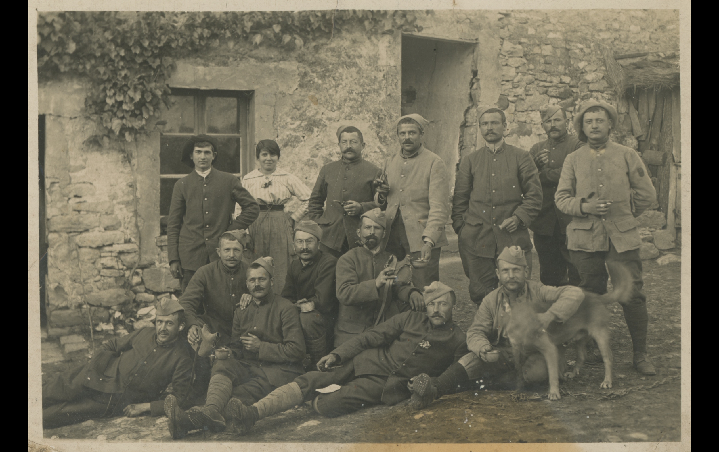 (16.34.A) Group photo of chasseurs of the 69th Battalion of Chasseurs à Pied
Date: June 18th 1916
Location: Sillery, France (51) [JMO]
Unit: 69th Battalion of Chasseurs à Pied
Author: Joseph Victor BOSSU
Present in the photo: 
1. Joseph Victor BOSSU 