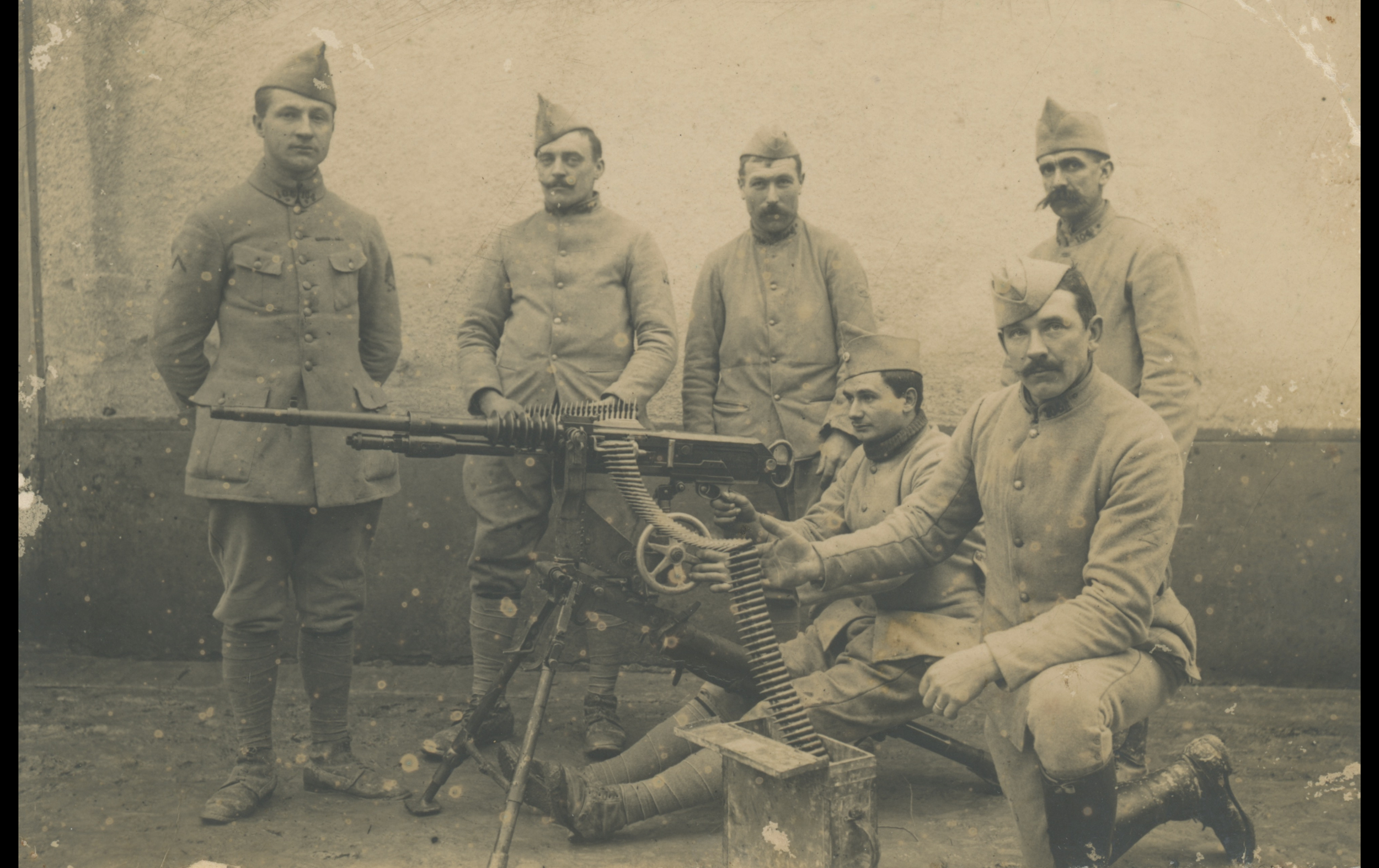 (18.2.A) Group photo of infantrymen of 104th Infantry Regiment with a Hotchkiss 1914
Date: January 29th 1918
Location: Marne, France [JMO]
Unit: 104th Infantry Regiment, 2nd Machine Gun Company
Author: Antoine BOUILLAGUET 
Present in the photo: 
1. A