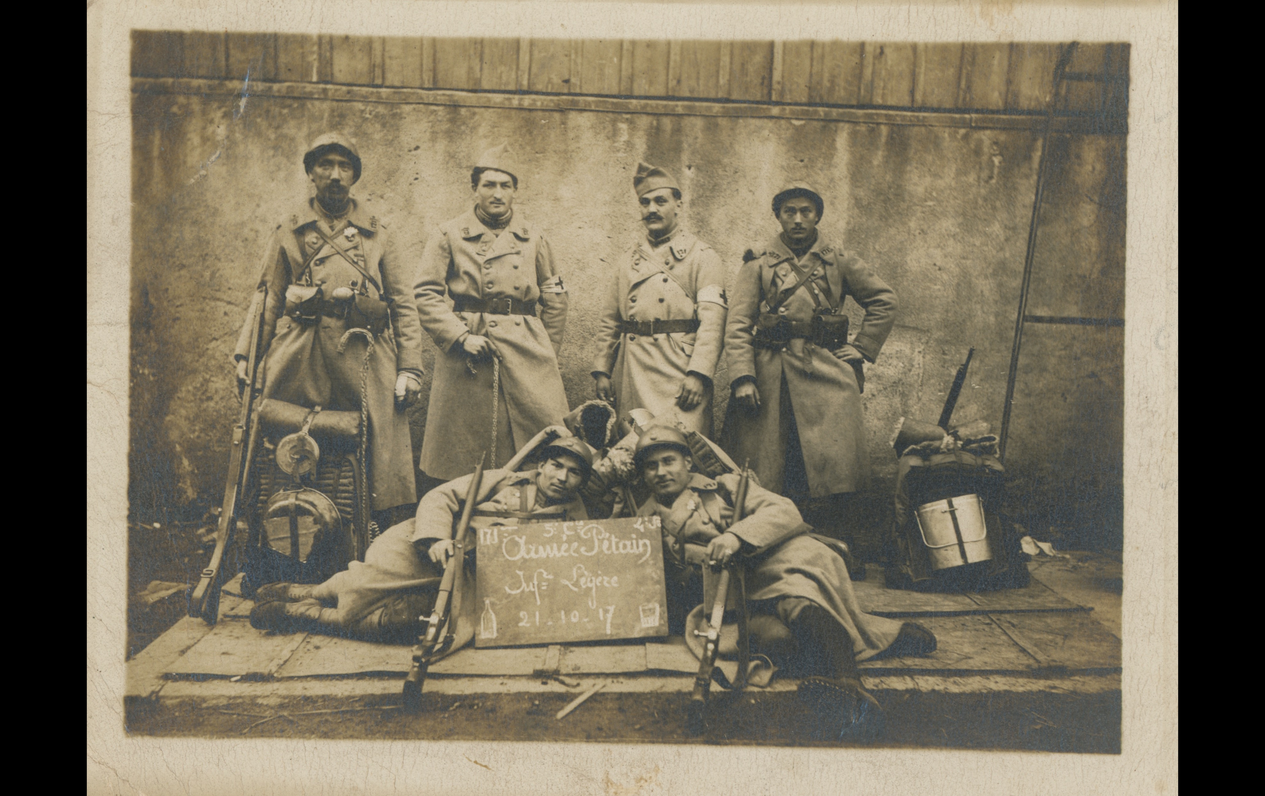 (17.26.A) Group photo of infantrymen of the 171st Infantry Regiment
Date: October 21st 1917
Location: ?
Unit: 171st Infantry Regiment
Author: François Joseph CARROT
Present in the photo: 
1. François Joseph CARROT (Mle 1016)
FM:  tinyurl.com/472f4ncv