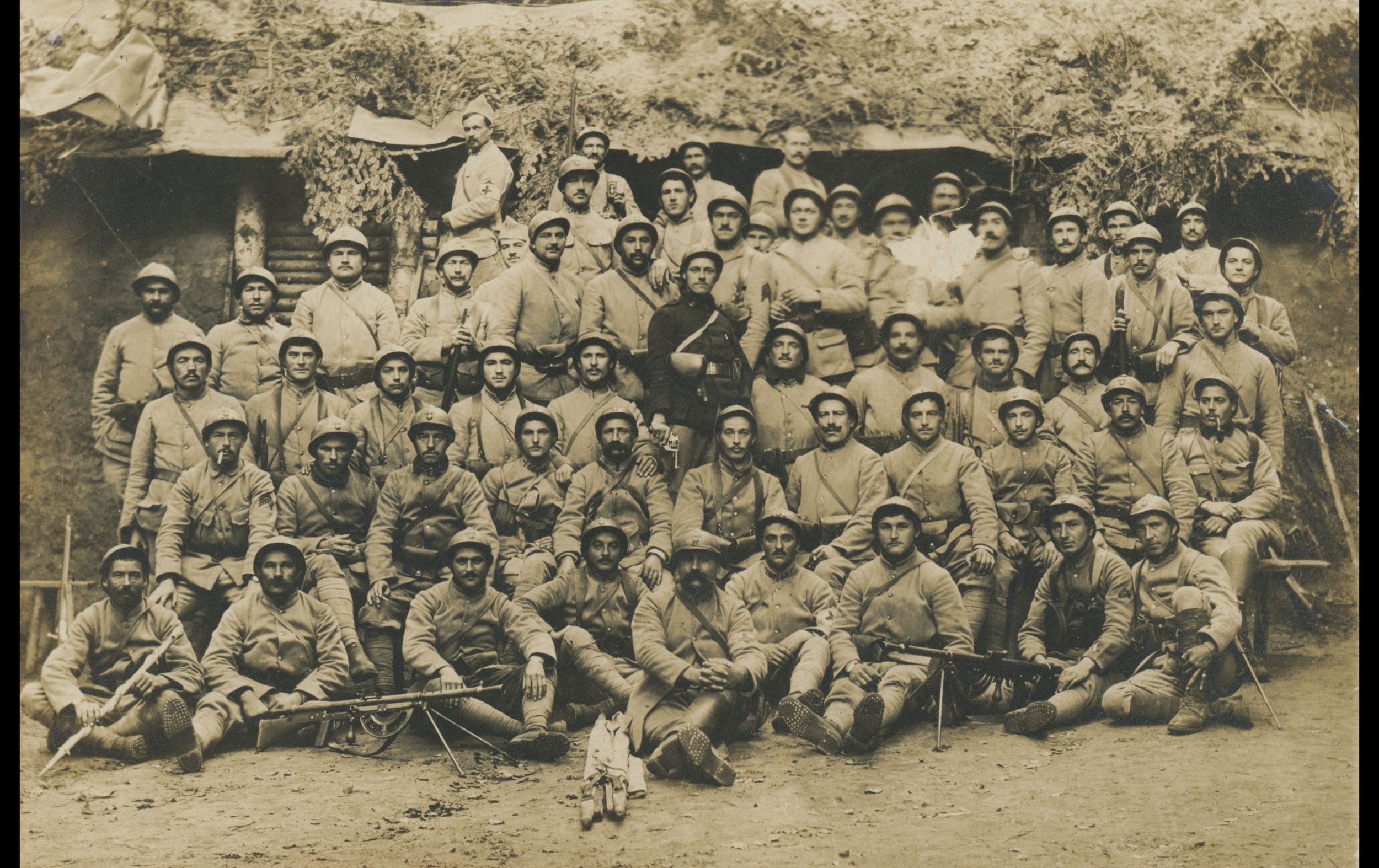 (17.31.A) Group photo of infantrymen of the 68th Infantry Regiment
Date: October 12th 1917
Location: "Salient of Hungary", France (54)
Unit: 68th Infantry Regiment
Author: ?
Present in the photo: ?