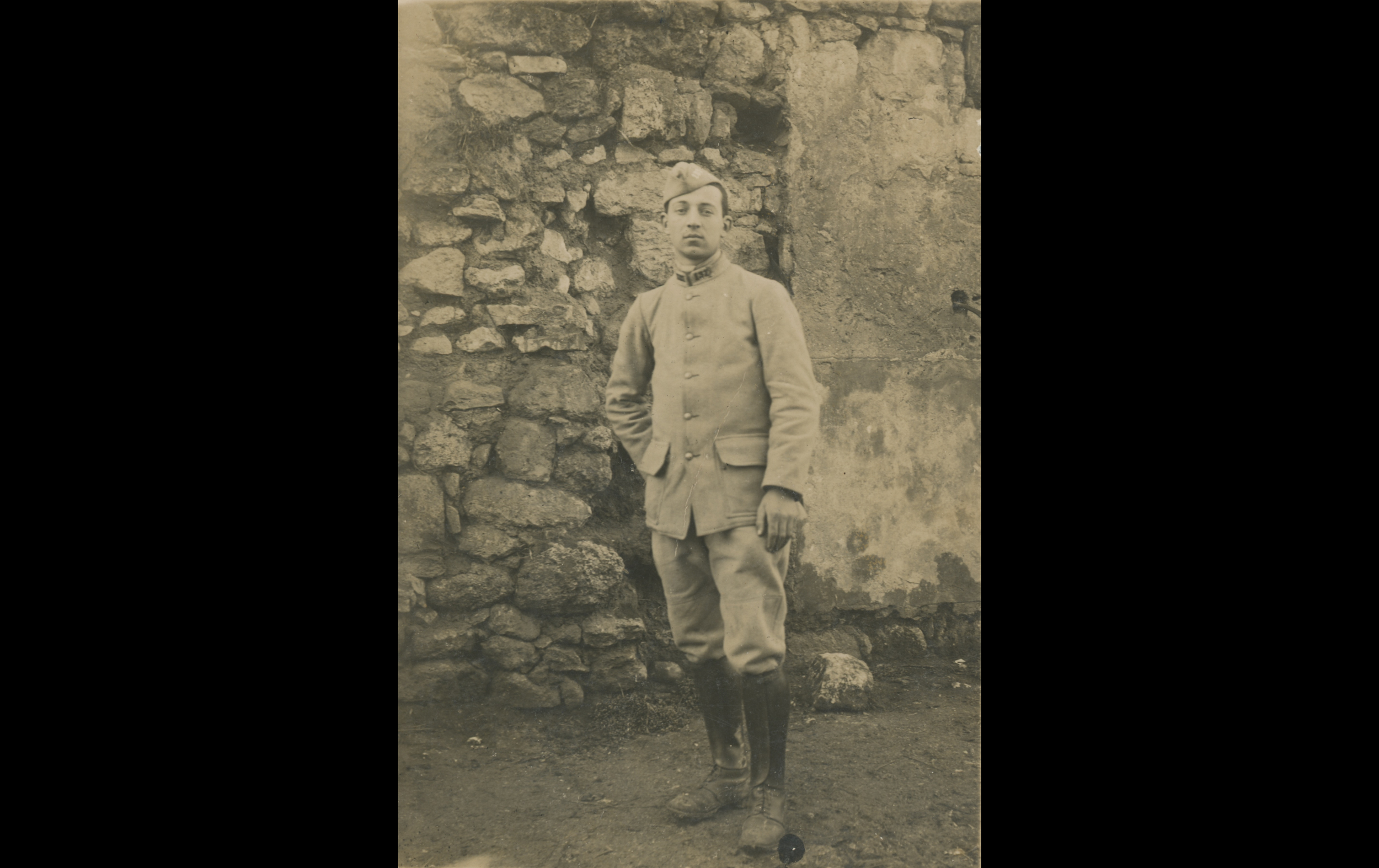 (18.5.A) Portrait of infantryman Jules Eugène Victor ROLLAND
Date: February 3rd 1918
Location: Chavignon, France (02) [JMO]
Unit: 137th Infantry Regiment
Author: Jules Eugène Victor ROLLAND
Present in the photo: 
1. Jules Eugène Victor ROLLAND (Mle 5