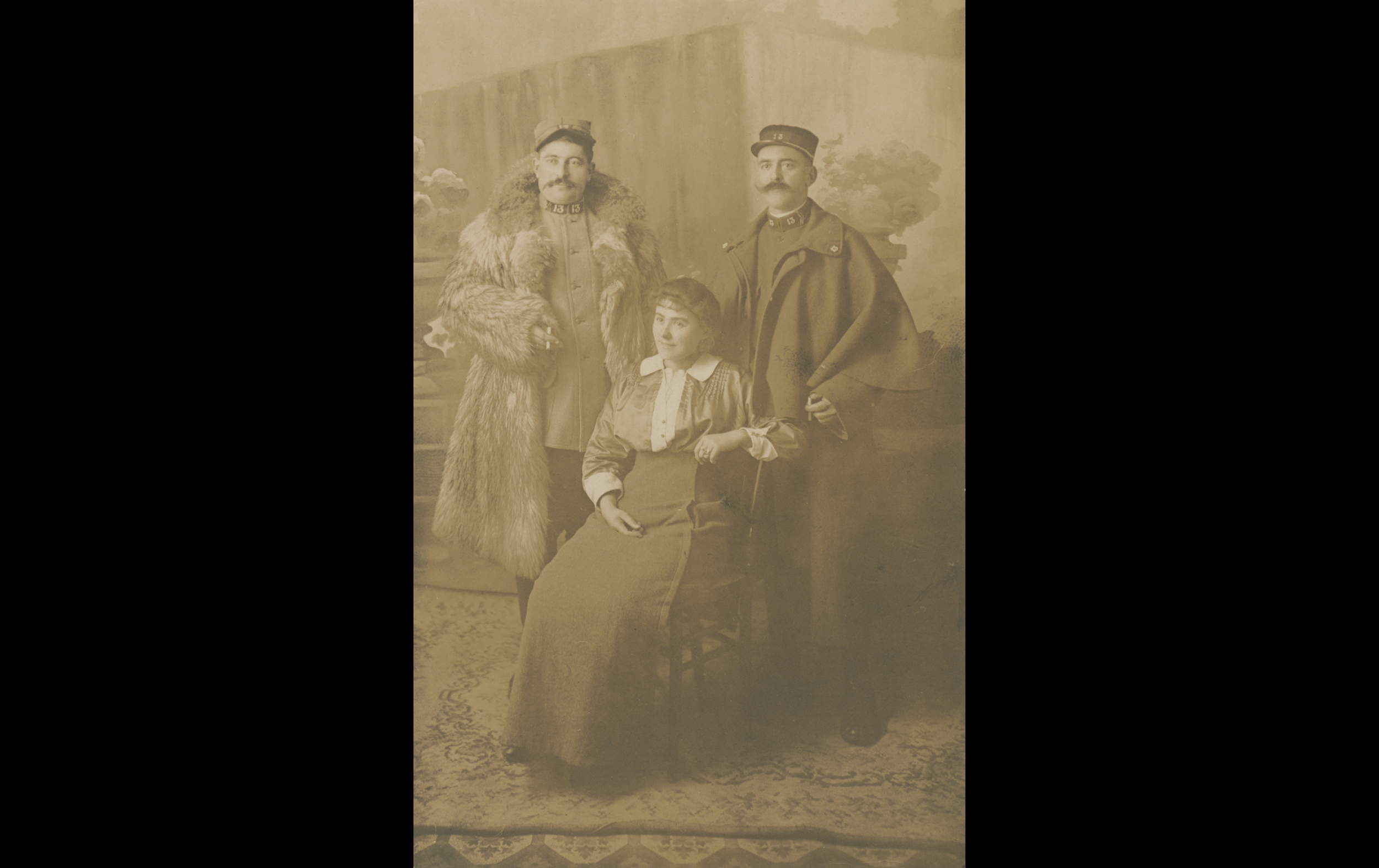 (15.48.A) Photo of two soldiers of the 13th Territorial Infantry Regiment and a woman
Date: c.1915
Location: Studio
Unit: 13th Territorial Infantry Regiment
Author: ?
Present in the photo: ?