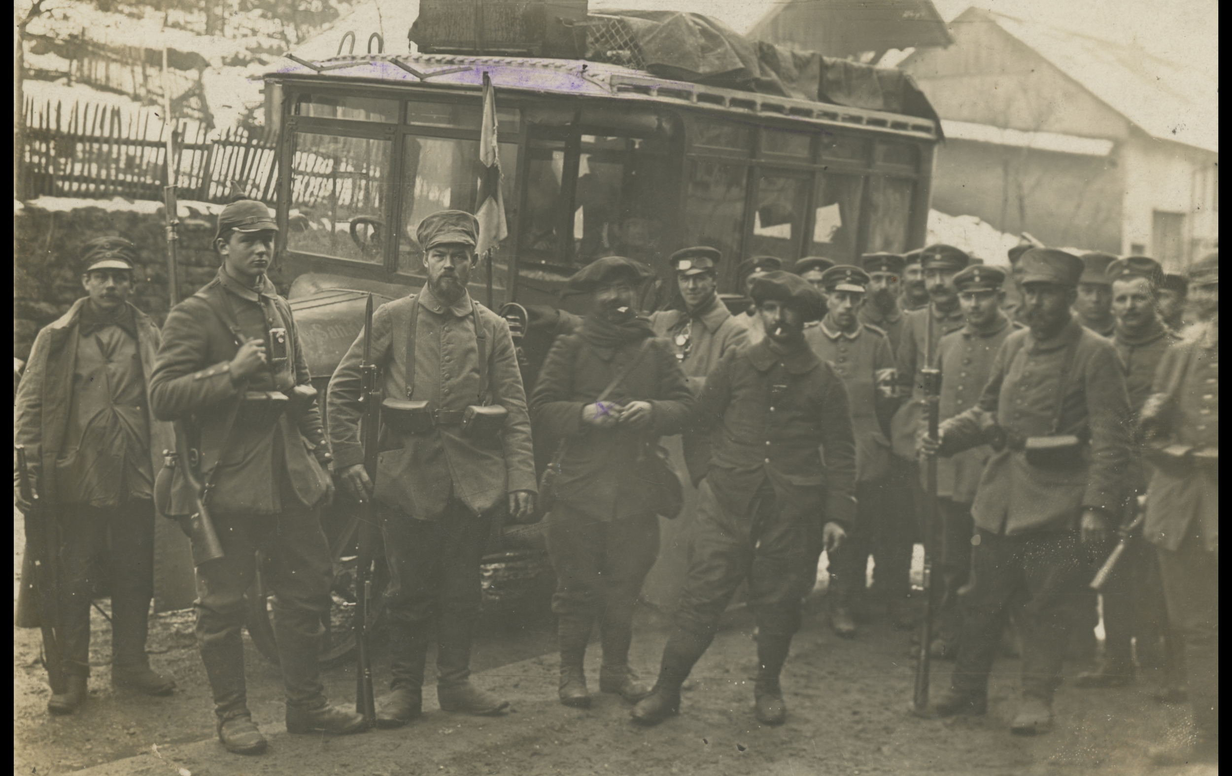 (POW.16.A) Photo of German soldiers with French Chasseurs prisoners
Date: July 8th 1915
Location: ?
Unit: ?
Author: ?
Present in the photo: ?