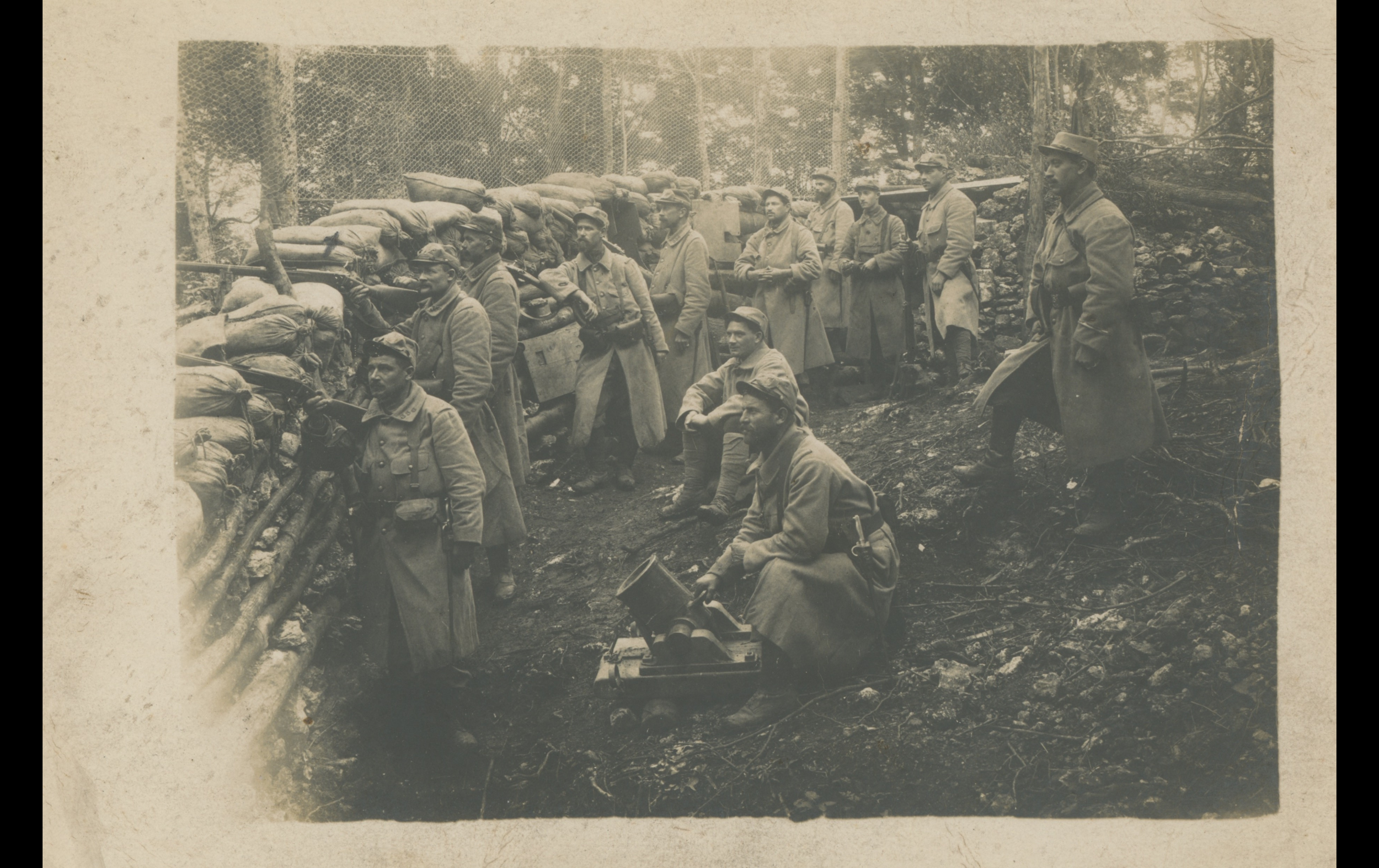 (15.59.A) Group photo of infantrymen of the 356th Infantry Regiment in a trench
Date: c.1915
Location: ?
Unit: 356th Infantry Regiment
Author: ?
Present in the photo: ?