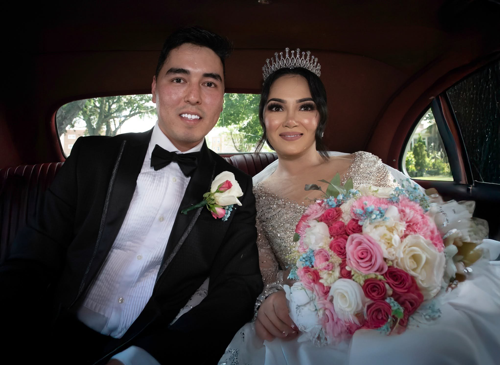 Just married and riding in style! 💍❤️🥂 This beautiful newlywed couple shares a special moment inside their wedding limousine as they make their way to the reception, ready to celebrate the beginning of their new life together.

With the groom looki