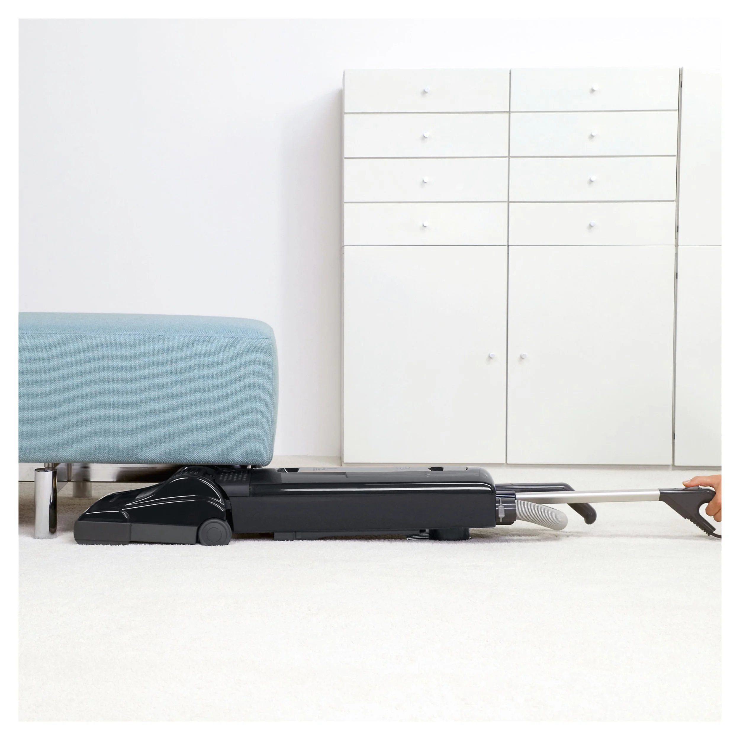 9501AM AUTOMATIC X4 Black - Flat-to-the-floor-300--.jpg