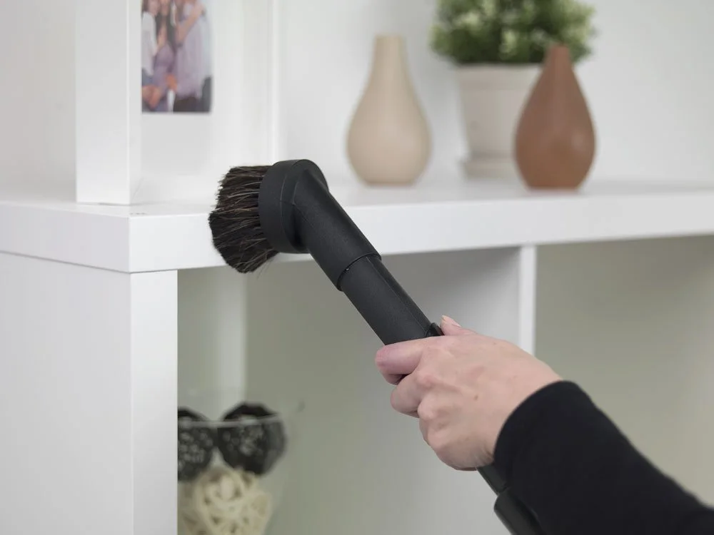 05-henry-allergy-160-dusting-brush.jpg