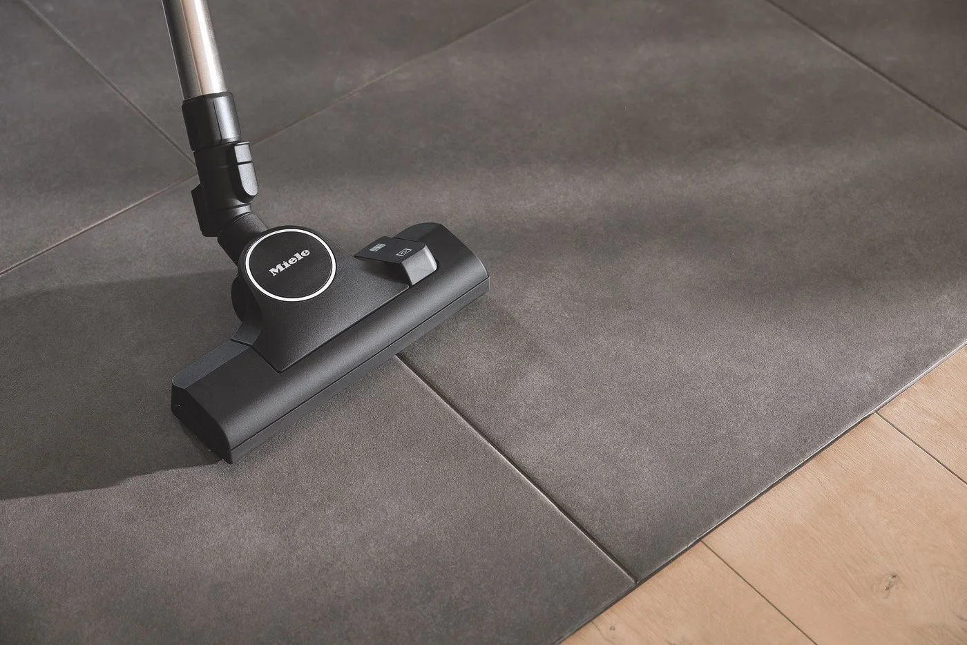 Miele-AllTeQ-floorhead-hard-floor.jpg