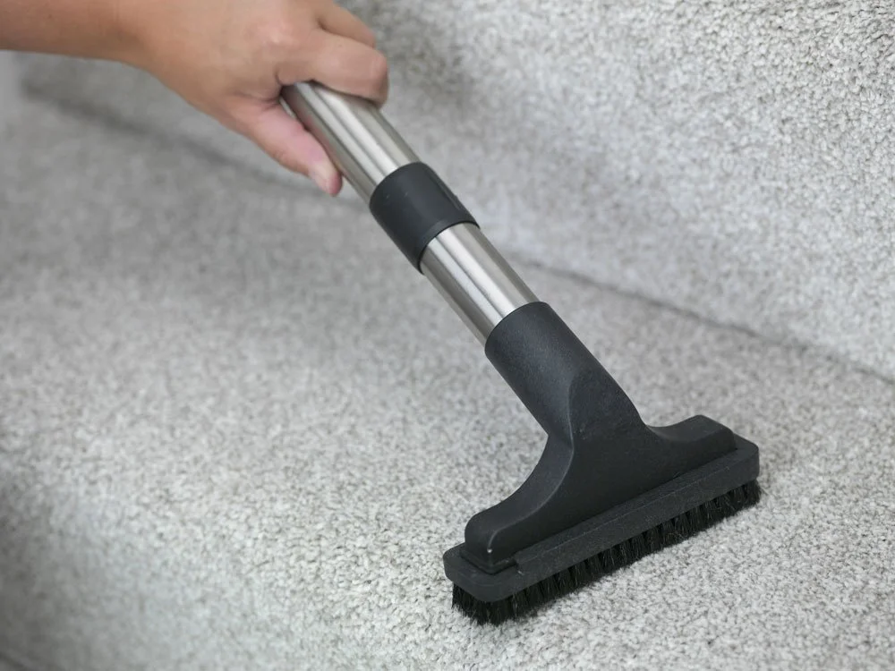 06-henry-allergy-160-upholstery-tool-stairs.jpg