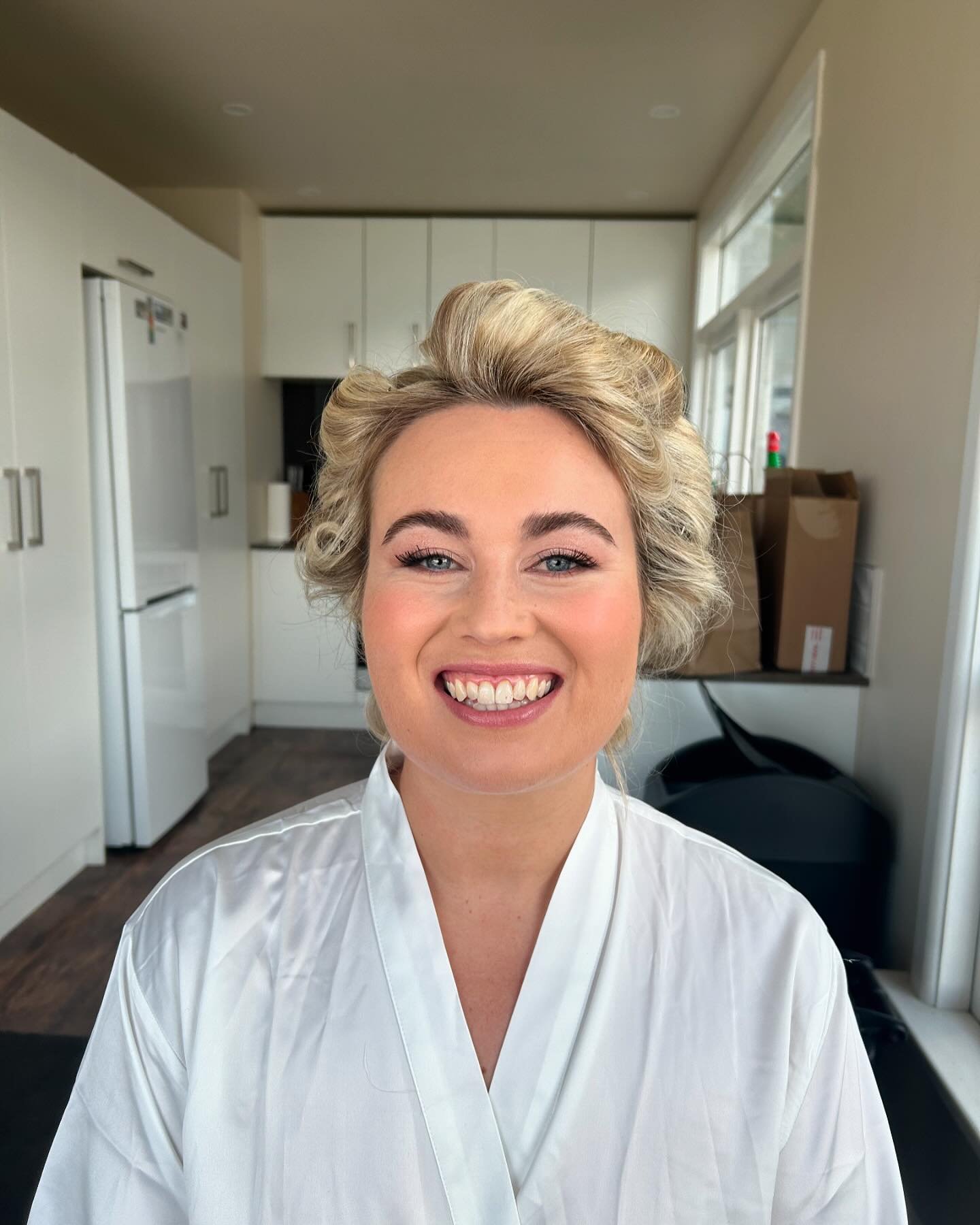 Gorgeousness from a wedding a few months ago ⛰️❤️

Makeup me 
@queenstownelopementsnz 

#nzmakeupartist #bridalhairandmakeup #weddingmakeup #bridalhair #bridalmakeup #queenstownwedding #queenstownmakeupartist #wanakamakeupartist #glowyskin #naturalma