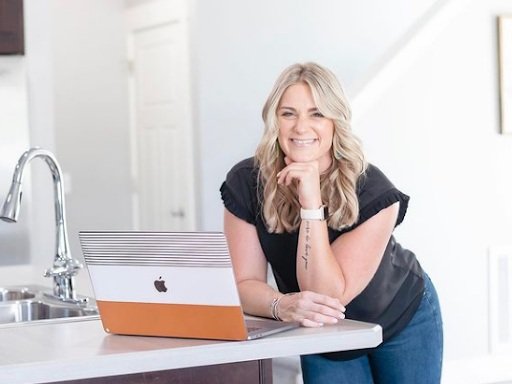 Kelley Armstrong.jpg