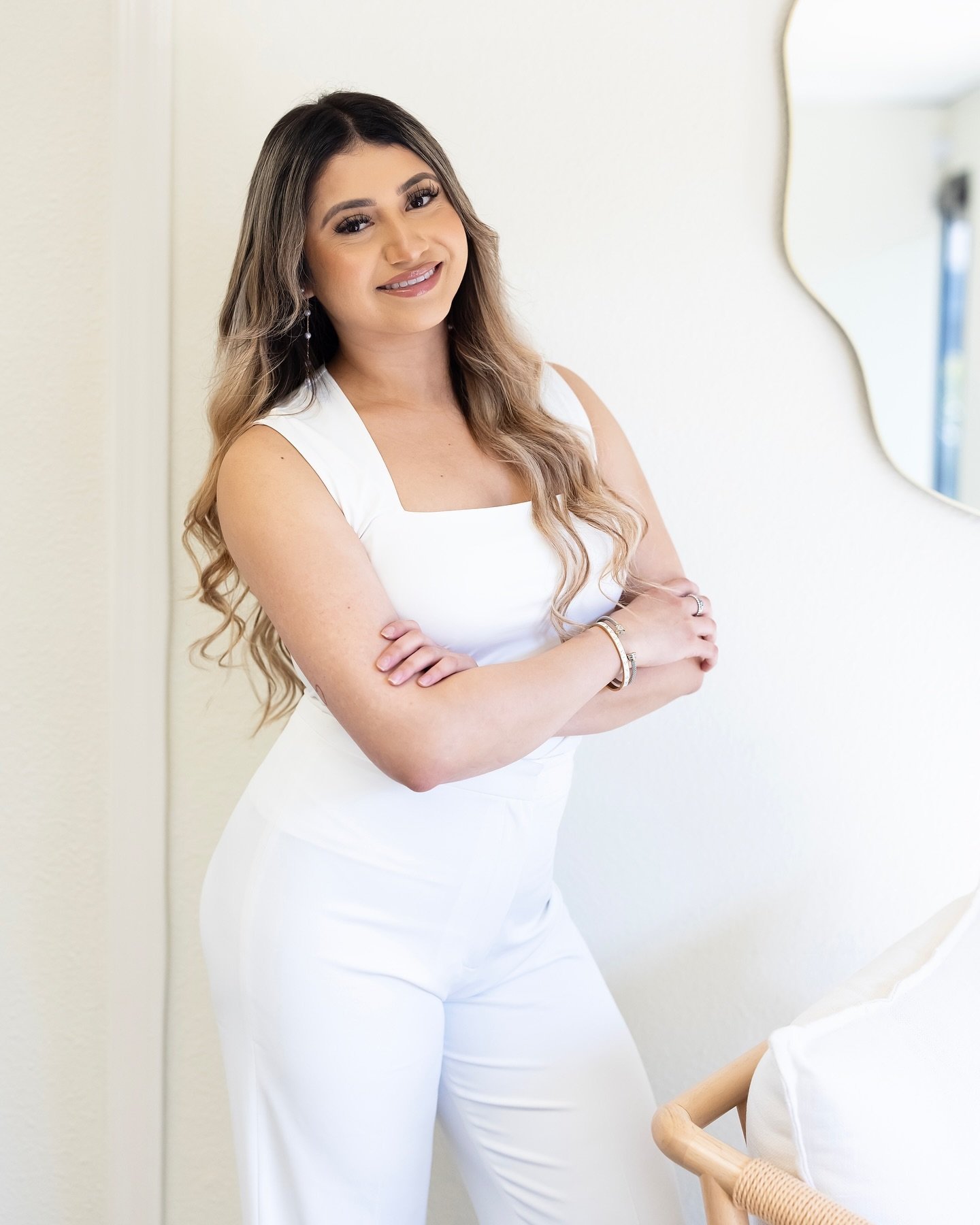 ✨ Meet Vanessa ✨

Vanessa is a medical assistant and esthetician with over 5 years of experience. She is passionate about skincare because she struggled with acne herself and wants to help others achieve healthy, beautiful skin. She provides personal