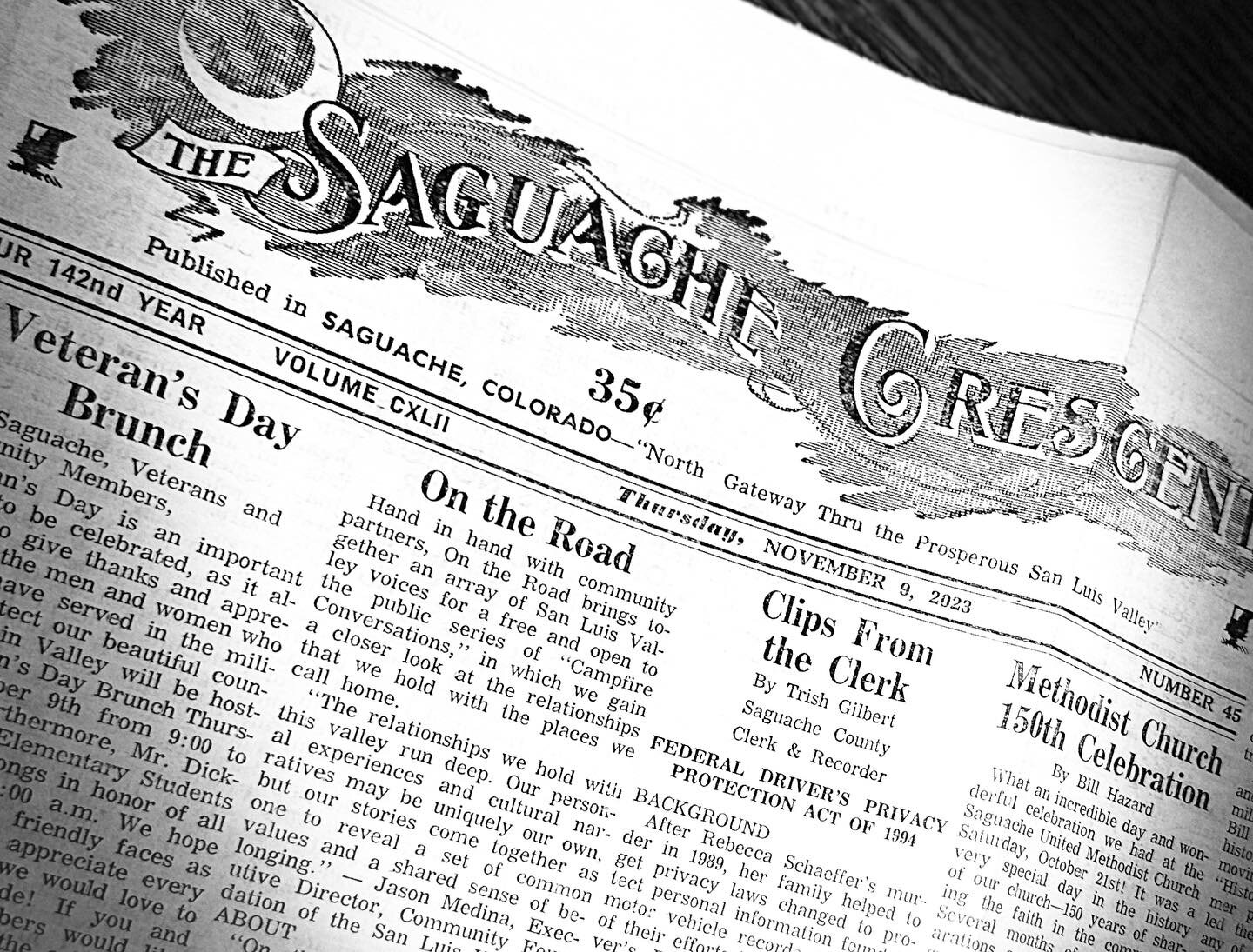 On the Road. Top of the fold. Linotype is alive and well in Saguache, CO. 

See ya&rsquo; Nov. 16, at the 4th St. Diner &amp; Bakery. 

#communitynews #printisnotdead #linotype #journalismmatters #saguachecrescent // #ontheroad #campfireconversations