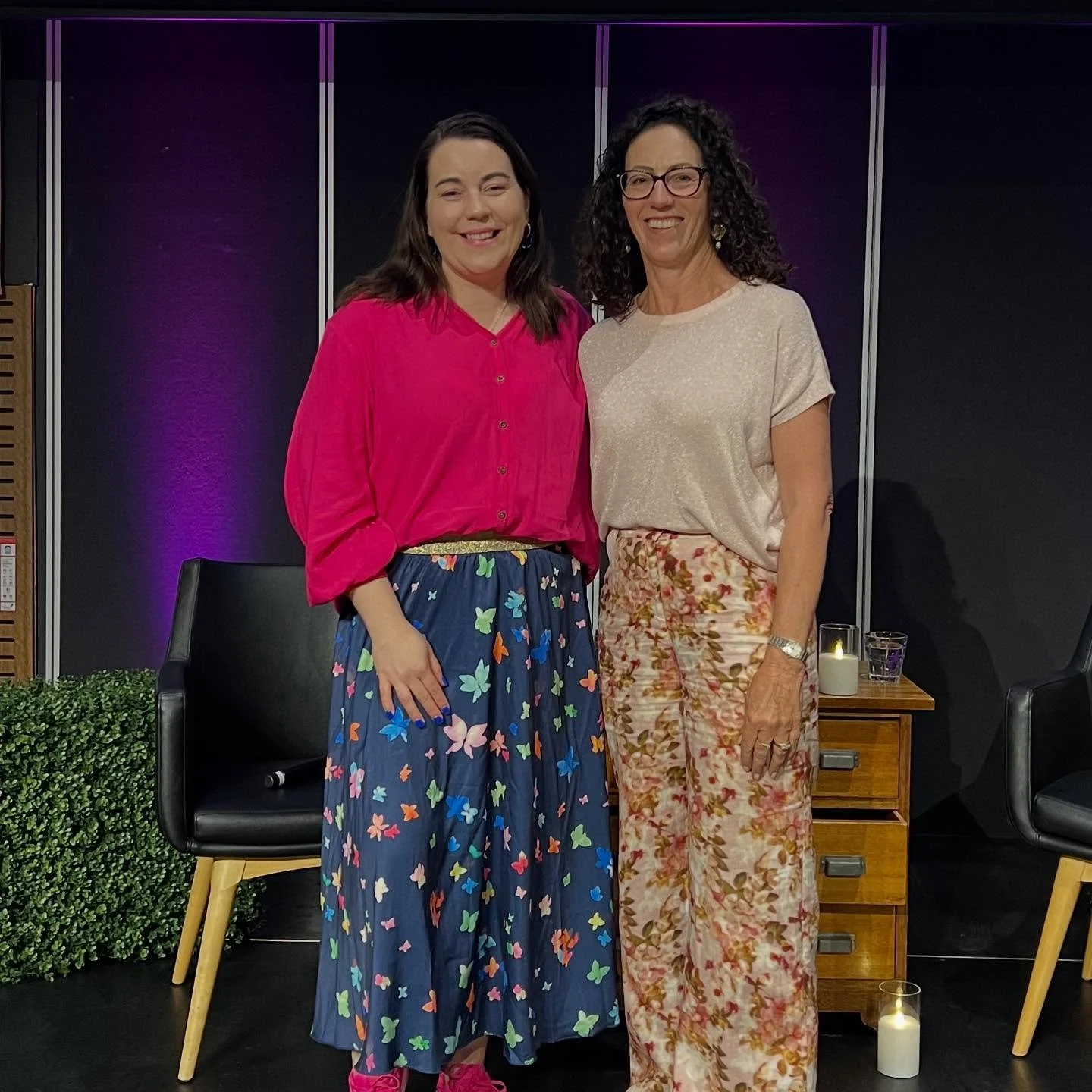 A wonderful chat with best selling author and friend @rachaeljohnsisanauthor at @shellharbourcitylibraries last night.

Talking with Rachael is always such a joy and her new release The Lucky Sisters had me enthralled from page one.

You can catch my