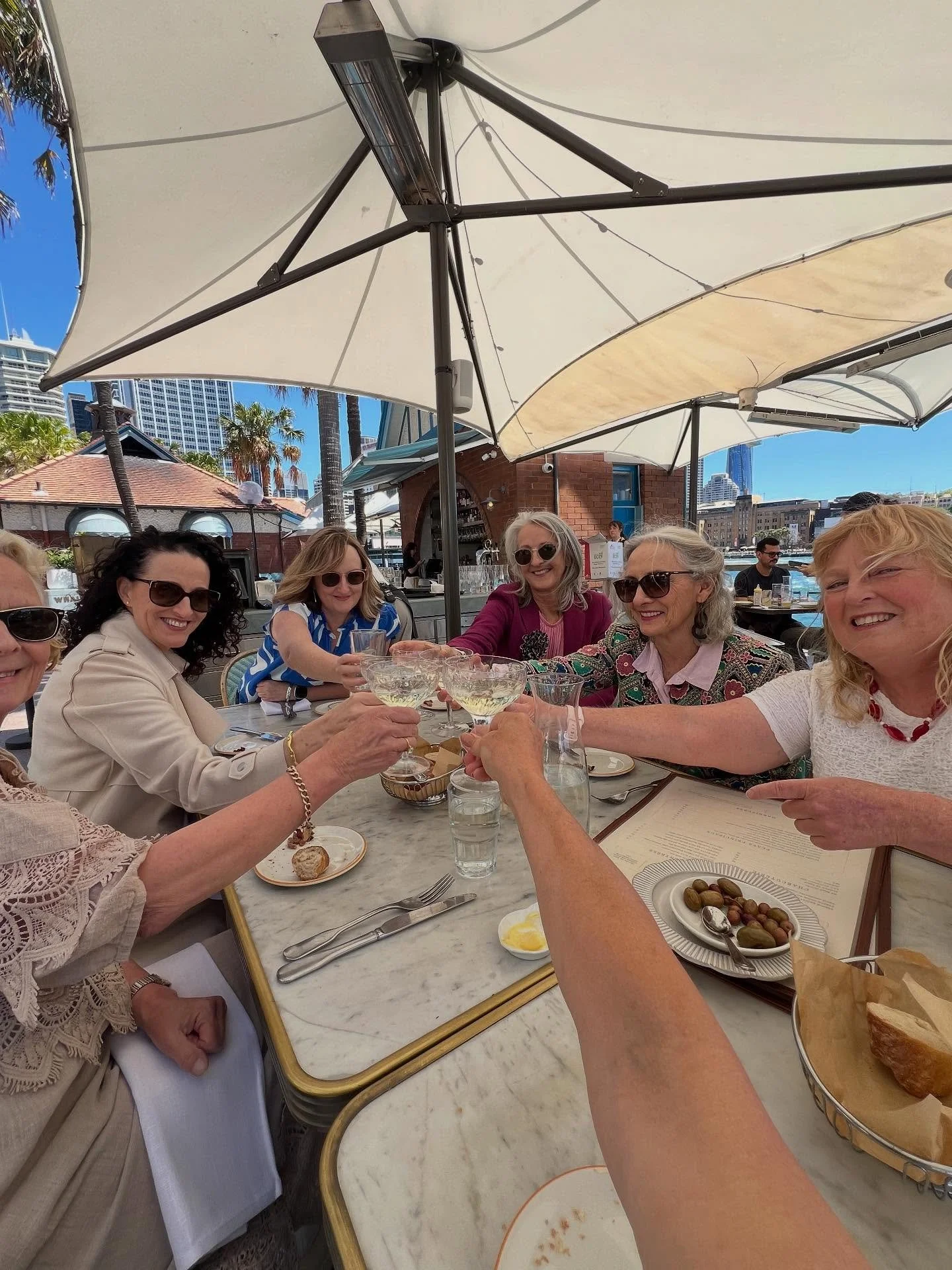 Fabulous (early) Christmas lunch with my writing besties in The Inkwell. 🎄 

Perfect location, vibe and company but we missed you @michelle_barra_  and not just for your magnificent selfie taking abilities. 😂

Loved spending another year writing, l