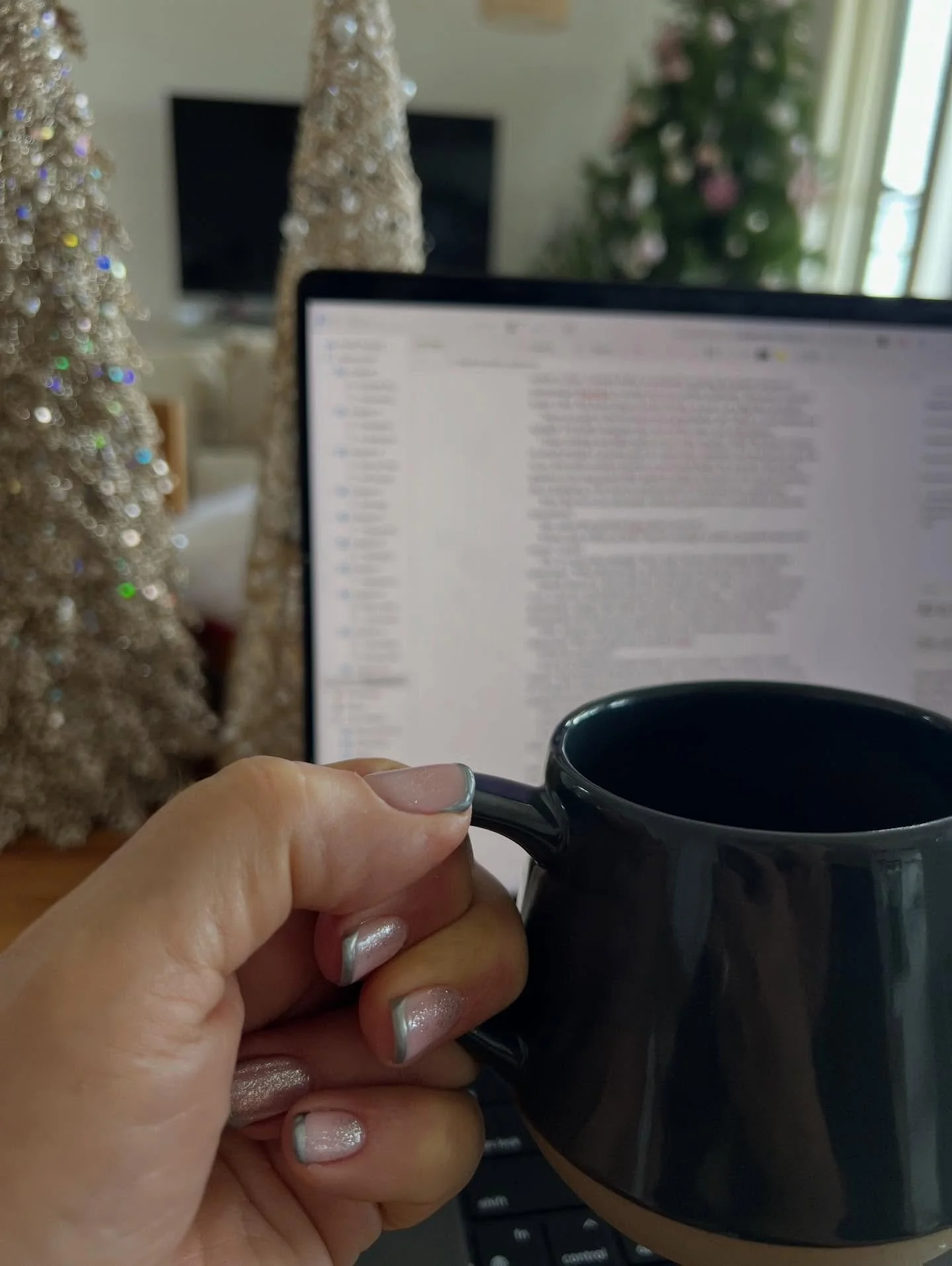 On theme nails and decs for some Christmas romance writing. 💅 🎄❤️

2026 novella well under way. ✍️

#christmasnovella #tistheseason #christmasromance