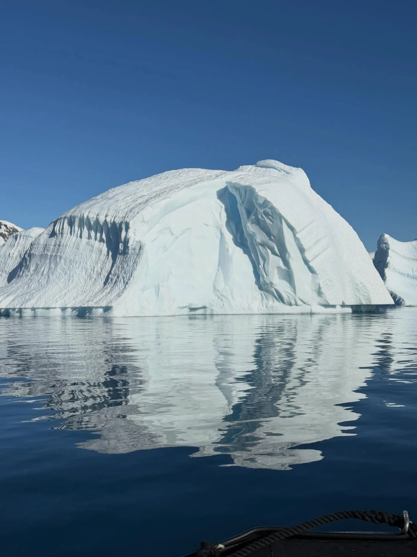 Iceberg graveyard. Plenary Bay.
💙

#antartica #silverseaexpeditions #iceberg @silversea